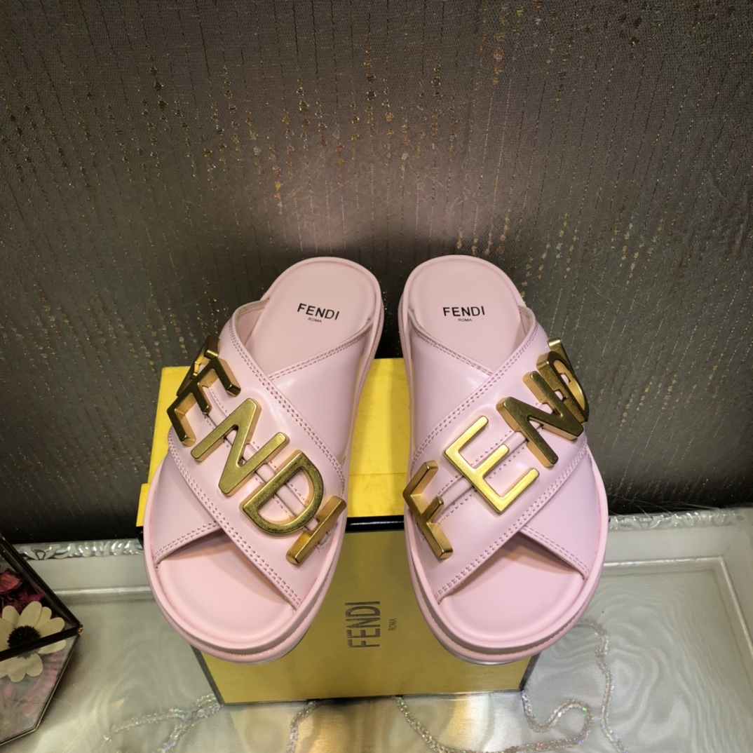 F**di F**digraphy Pink Slides For Women 8X8289AI1RF1H1M