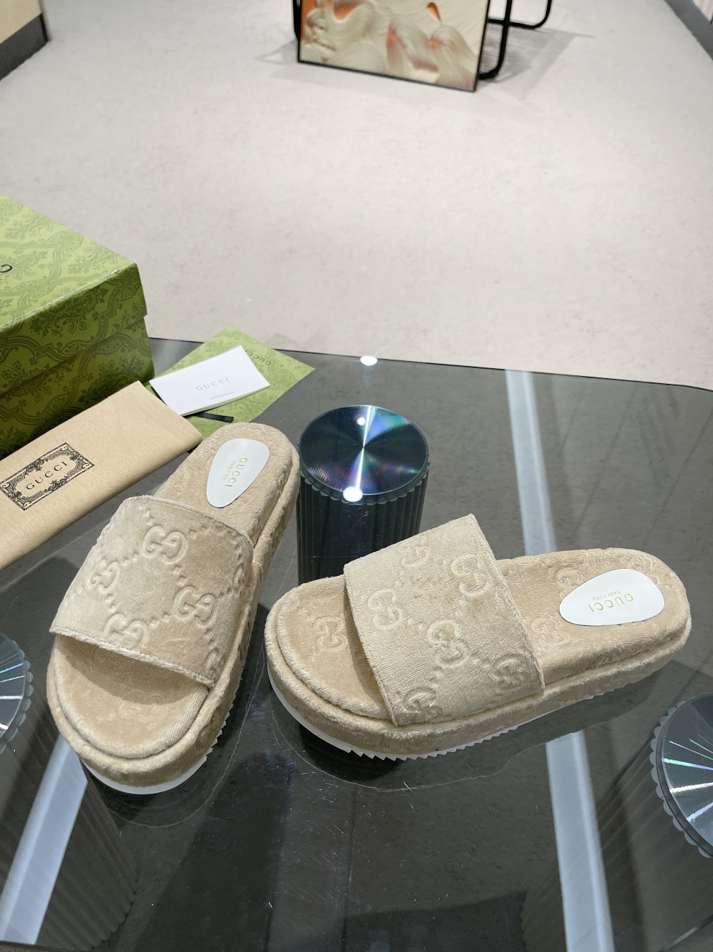 Gvc*1 Women’s GG Platform Sandal Beige For Women GG