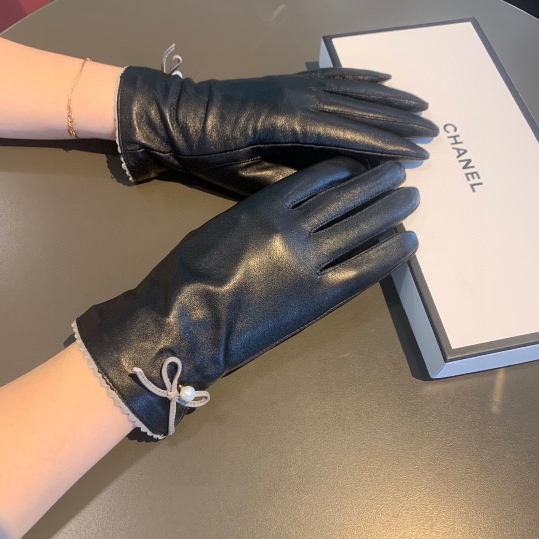 Ch**el Gloves In Black