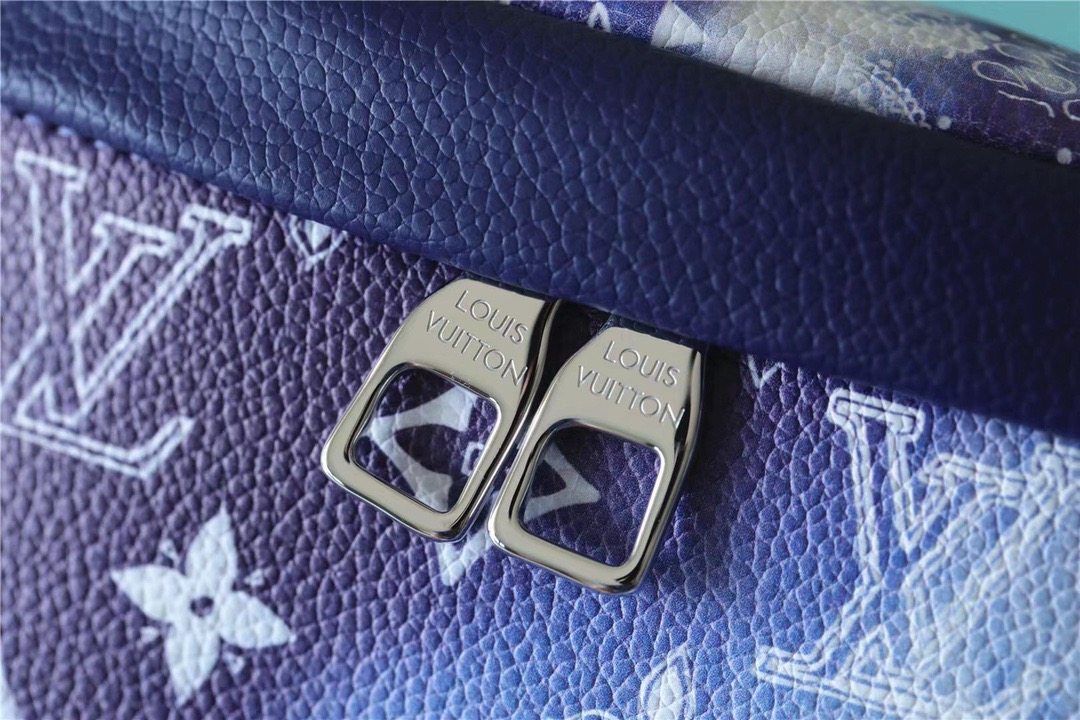 L0vis Vvtt0n Discovery Bumbag PM Monogram Blue For Men, Men’s Bags, Shoulder And Crossbody Bags 17.3in/44cm LV M20587