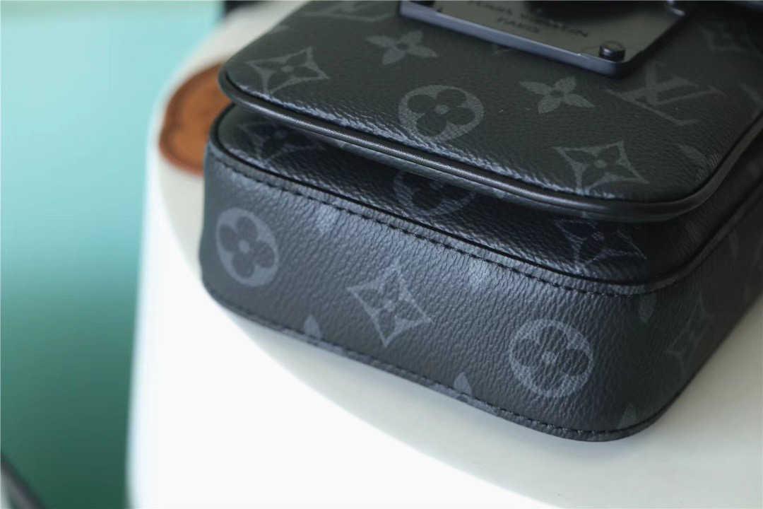L0vis Vvtt0n S-Lock Vertical Wearable Wallet Monogram Eclipse For Men, Men’s Bags, Shoulder And Crossbody Bags 7.5in/19cm LV