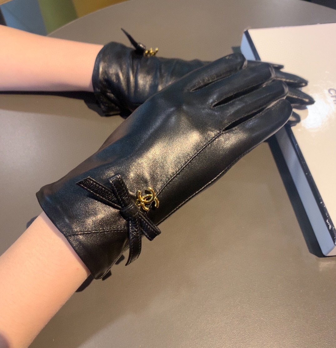 Ch**el Gloves In Black