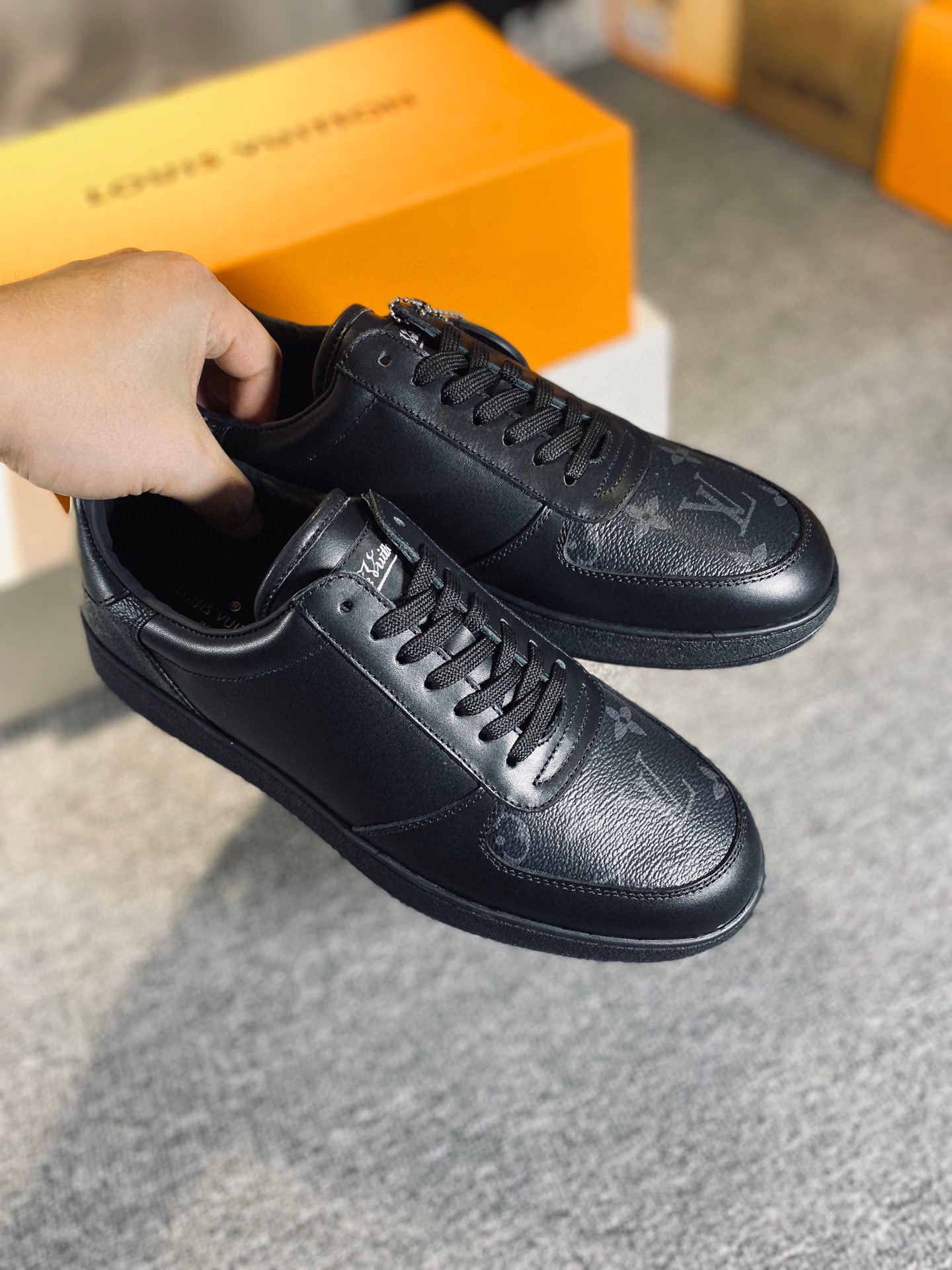 L0vis Vvtt0n Rivoli Sneaker Black For Men LV