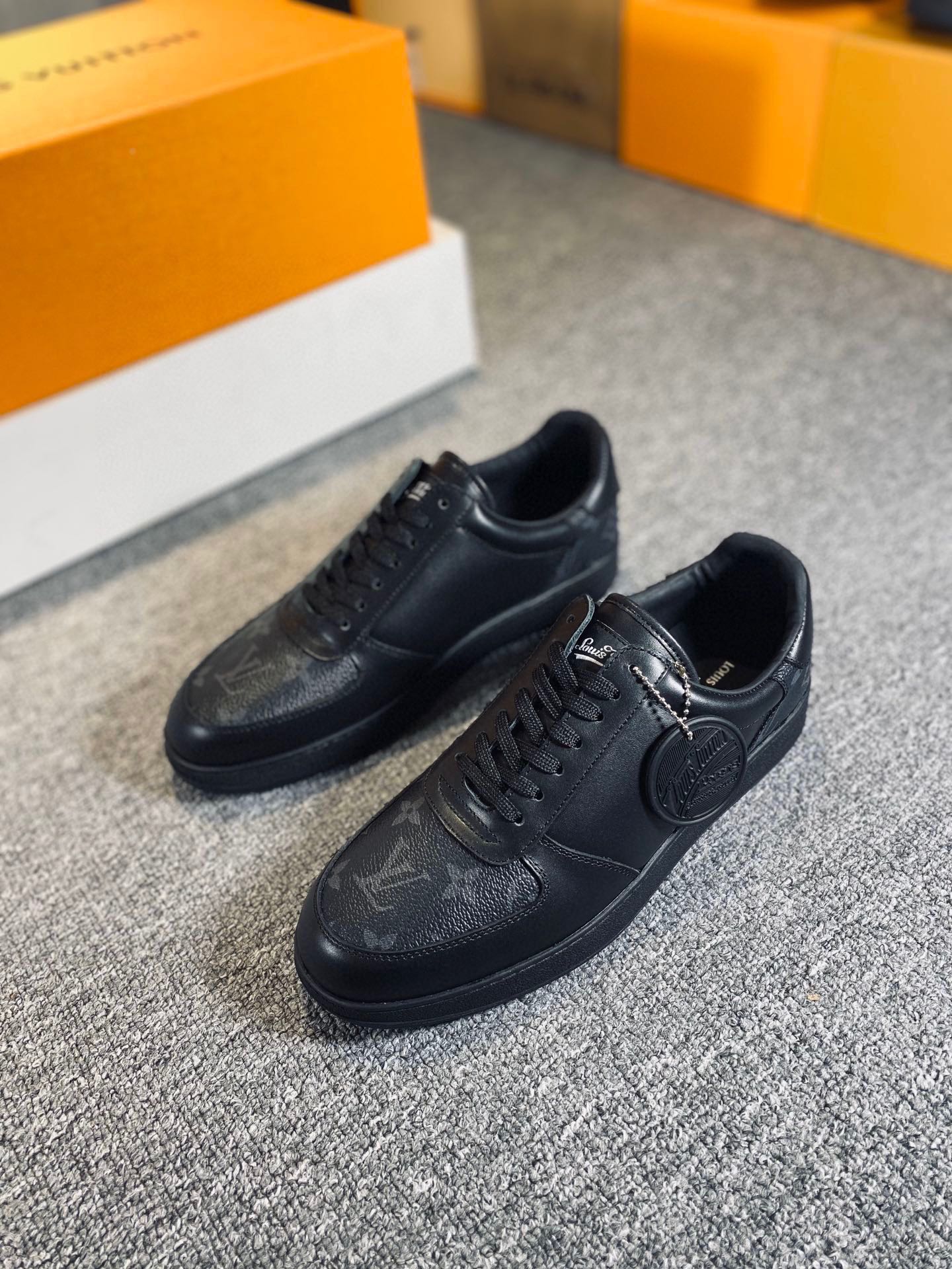 L0vis Vvtt0n Rivoli Sneaker Black For Men LV