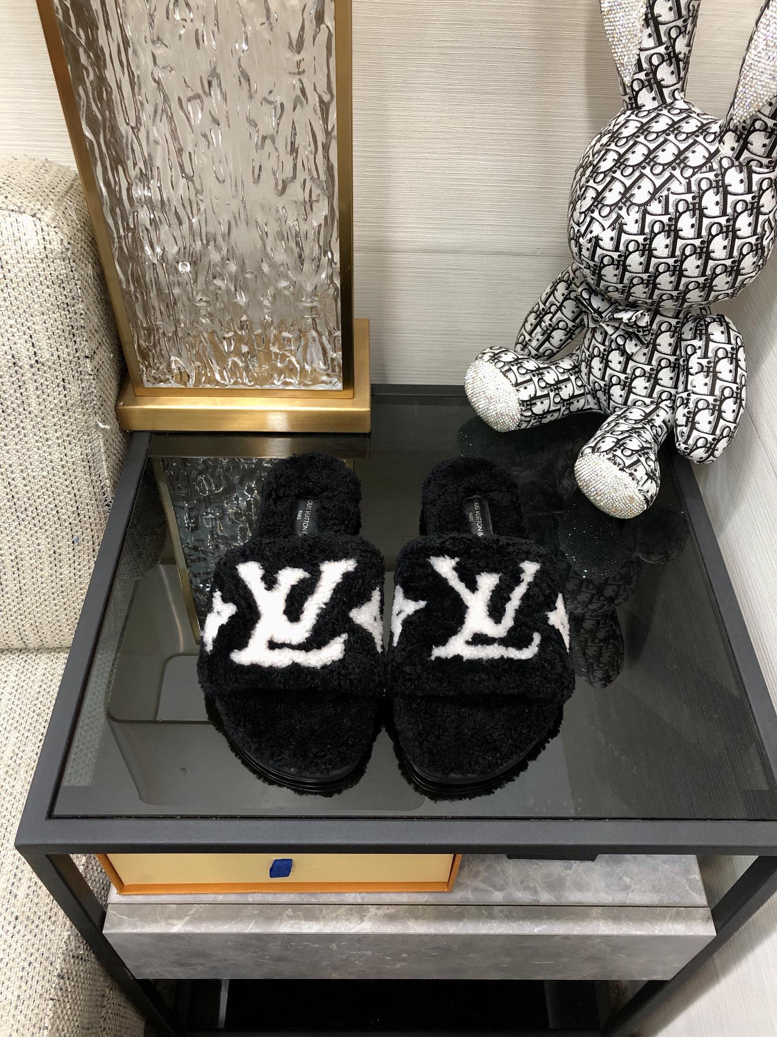 L0vis Vvtt0n Women’s Magnetic Flat Mule Black For Women LV