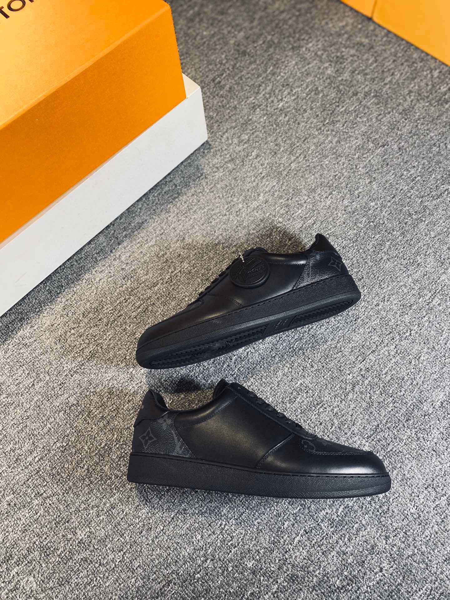 L0vis Vvtt0n Rivoli Sneaker Black For Men LV