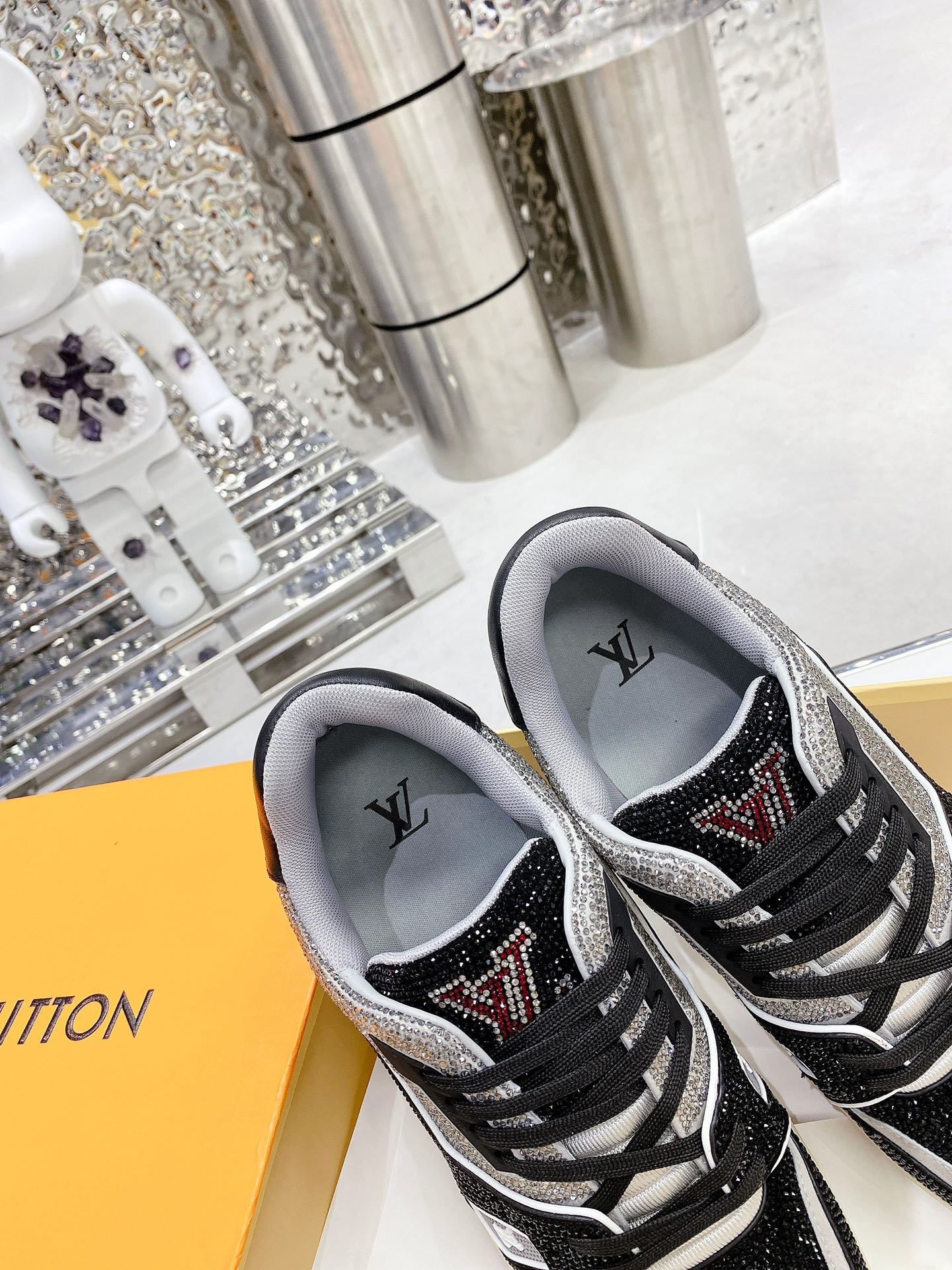 L0vis Vvtt0n Women’s LV Trainers Black For Women LV