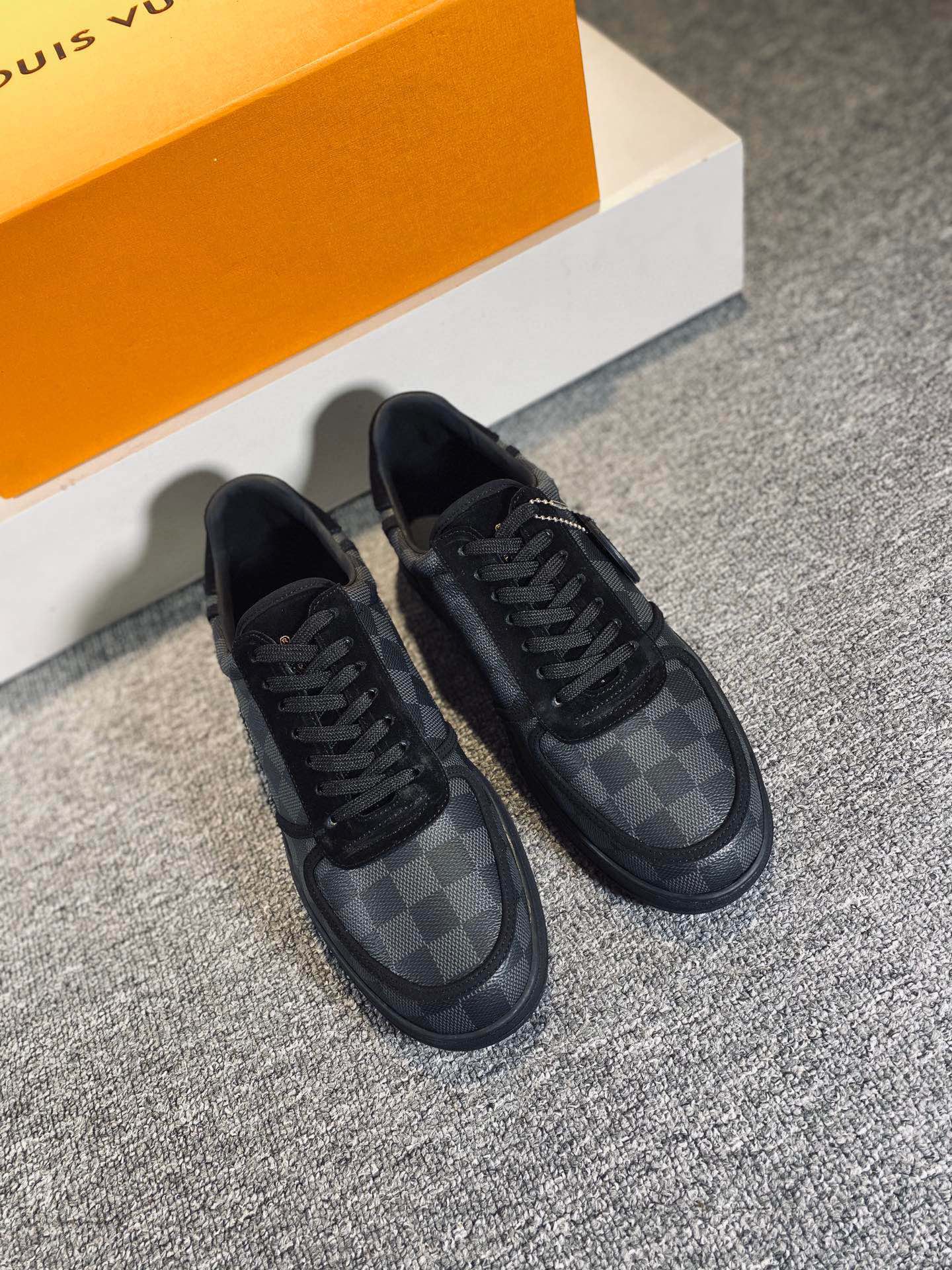 L0vis Vvtt0n Rivoli Sneaker Black For Men LV