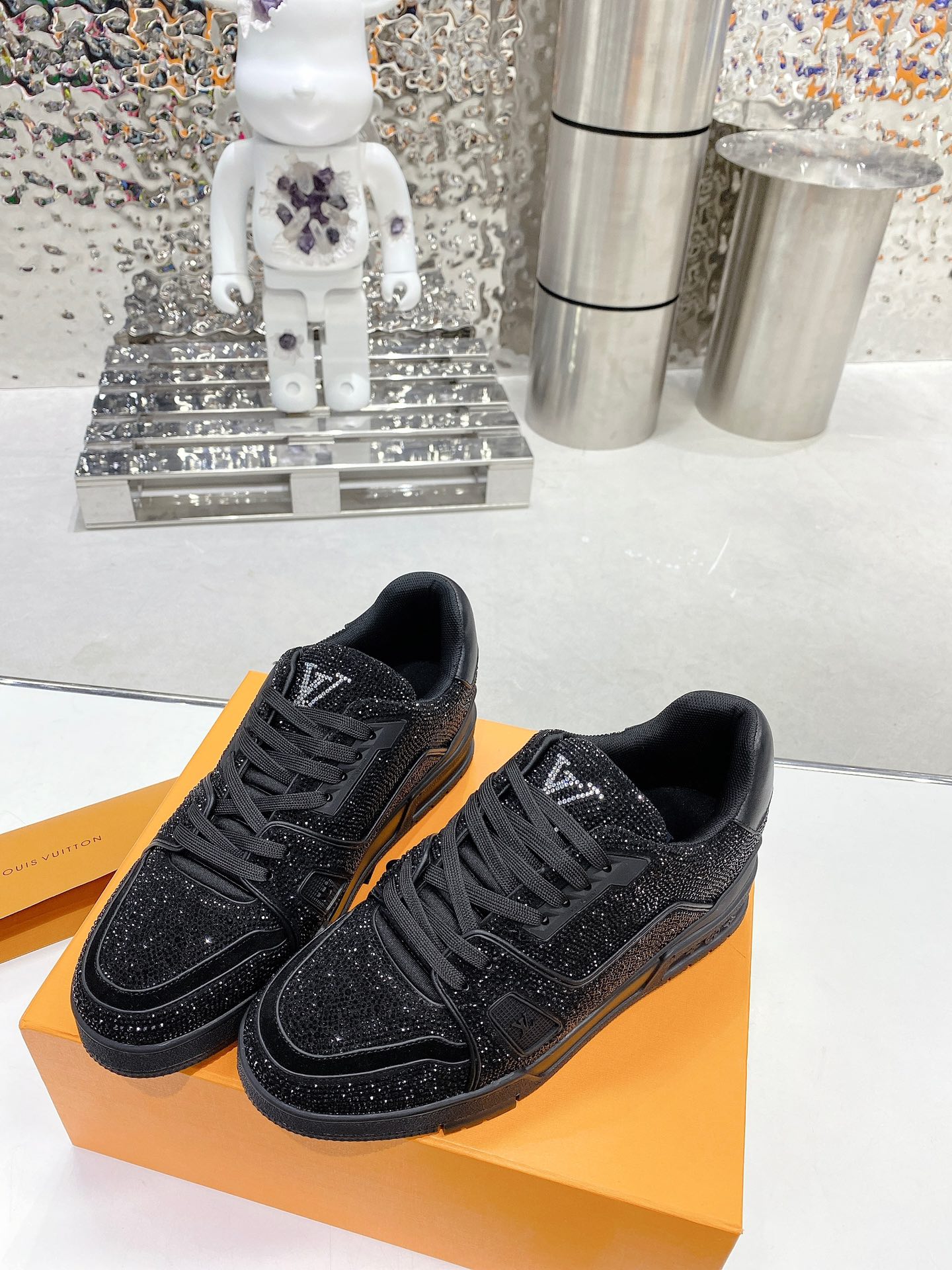 L0vis Vvtt0n Women’s LV Trainers Black For Women LV