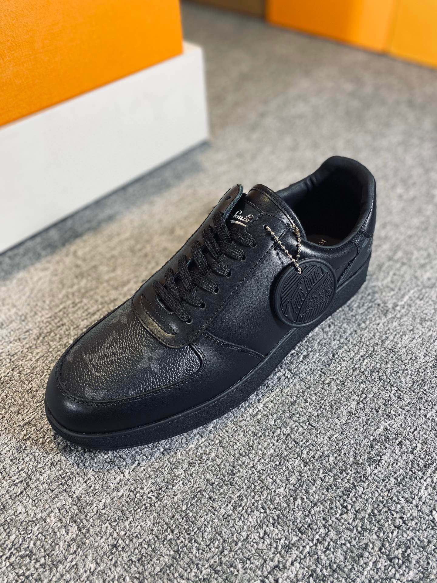 L0vis Vvtt0n Rivoli Sneaker Black For Men LV