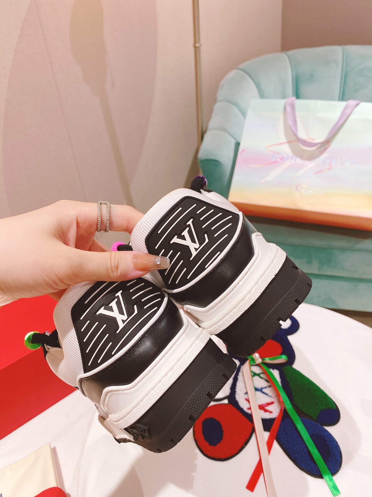 L0vis Vvtt0n Women’s LV Trainer Sneaker Black For Women LV