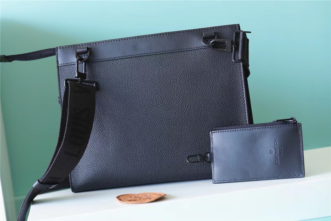 L0vis Vvtt0n Messenger Voyage Aerogram Black For Men, Men’s Bags, Shoulder And Crossbody Bags 11in/28cm LV M59329