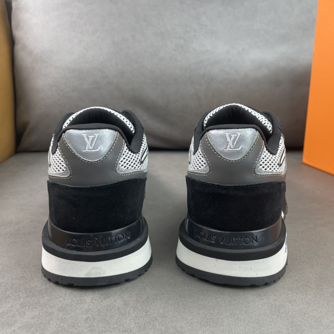L0vis Vvtt0n Run Away Sneaker Black For Men LV 1A9J17