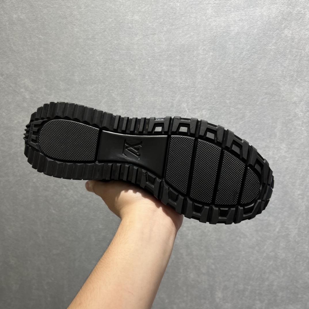 L0vis Vvtt0n Run Away Sneaker Black For Men LV 1A9ZKQ