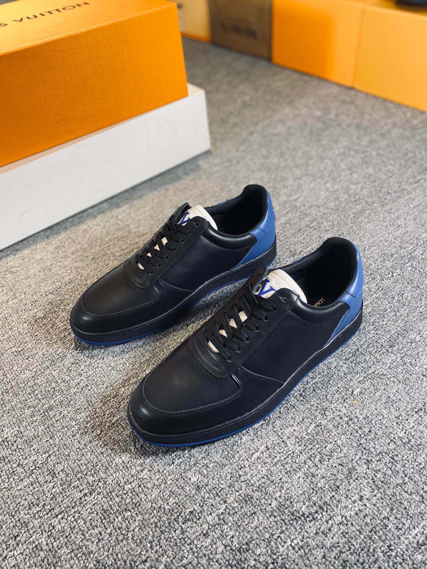 L0vis Vvtt0n Rivoli Sneaker Black For Men LV