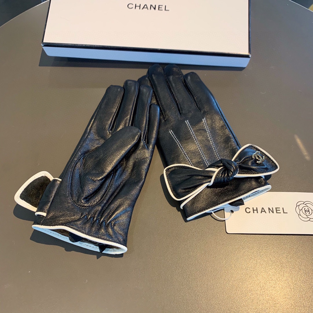 Ch**el Gloves In Black