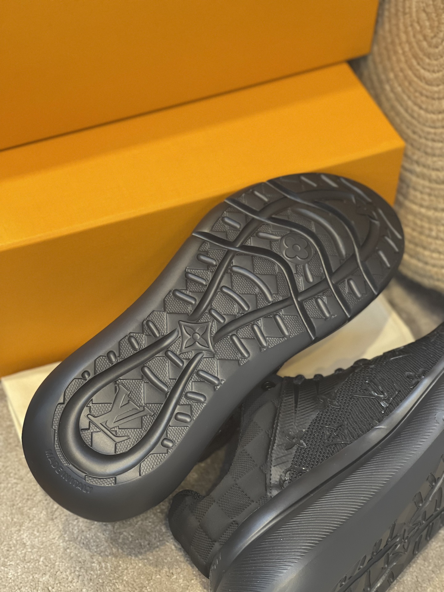 L0vis Vuittion Show Up Sneaker Black For Men LV 1A9JRI