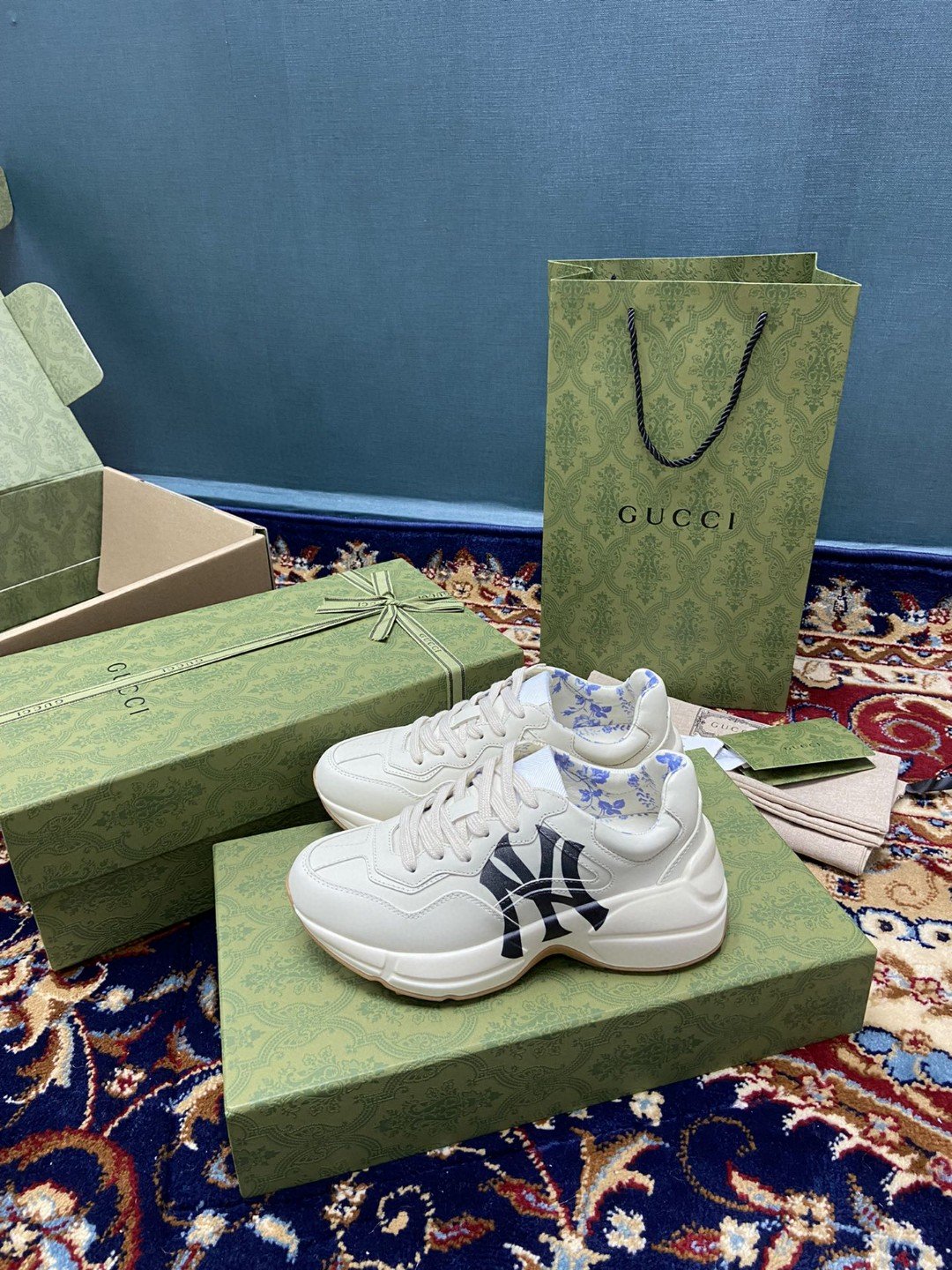 Gvc*1 Women’s Rhyton Sneaker GG With NY Yankess White Ivory For Women 548638 DRW00 9022