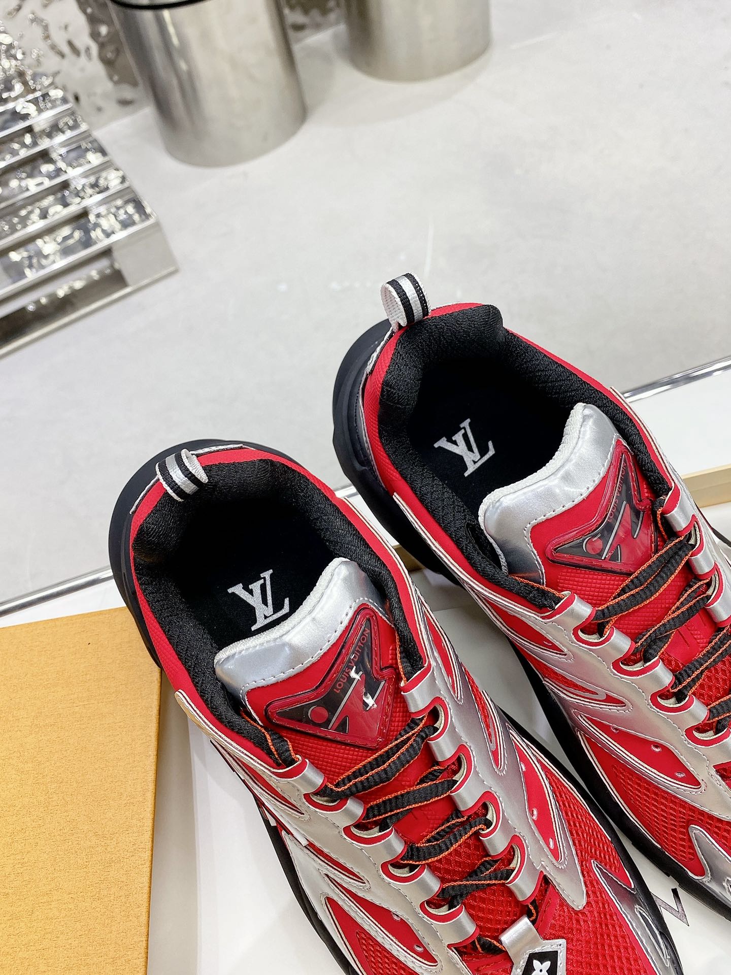 L0vis Vvtt0n Men’s LV Runner Tatic Sneaker Red For Men LV