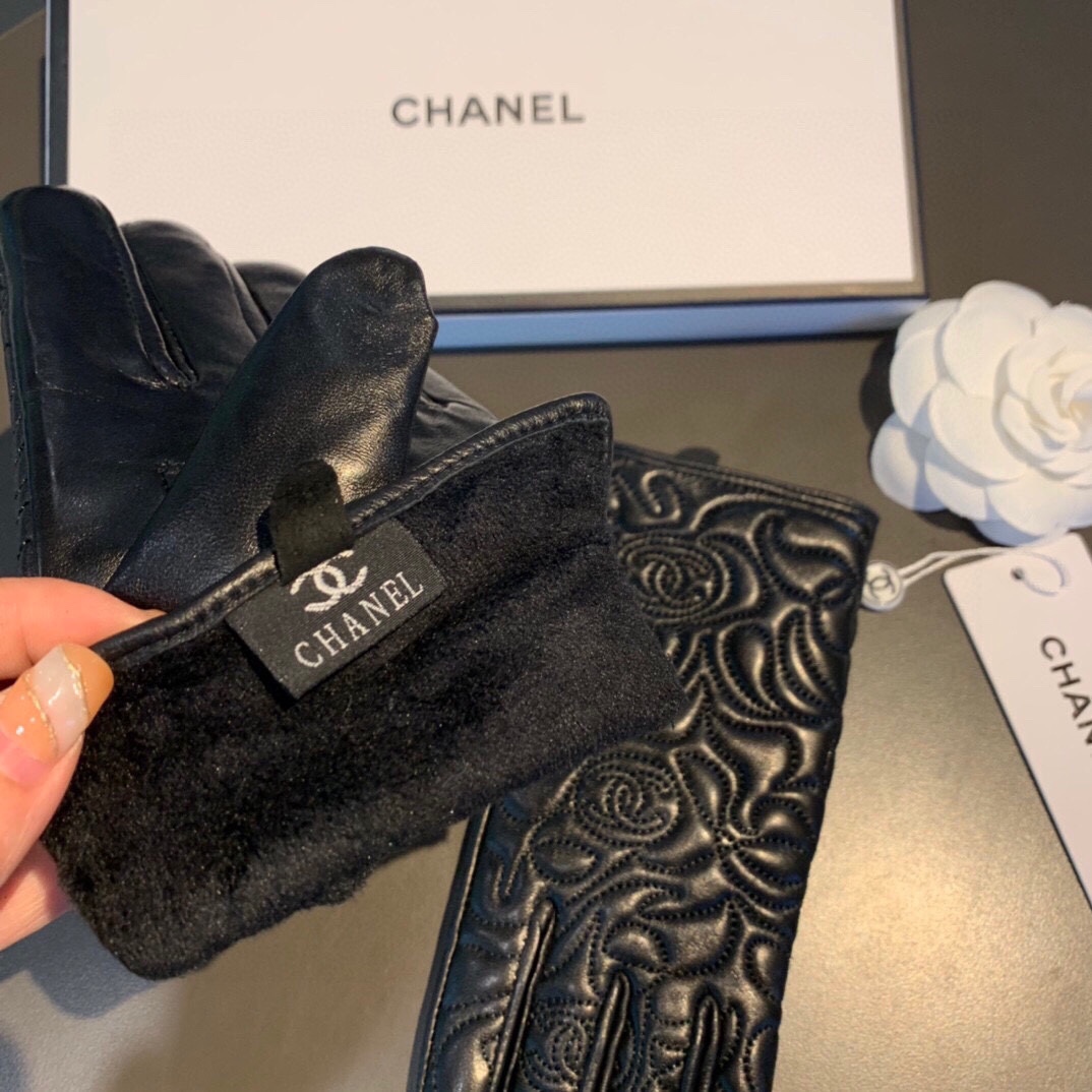 Ch**el Gloves In Black