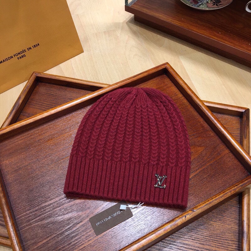 L0vis Vvtt0n Beanie & Scarf Set In Red