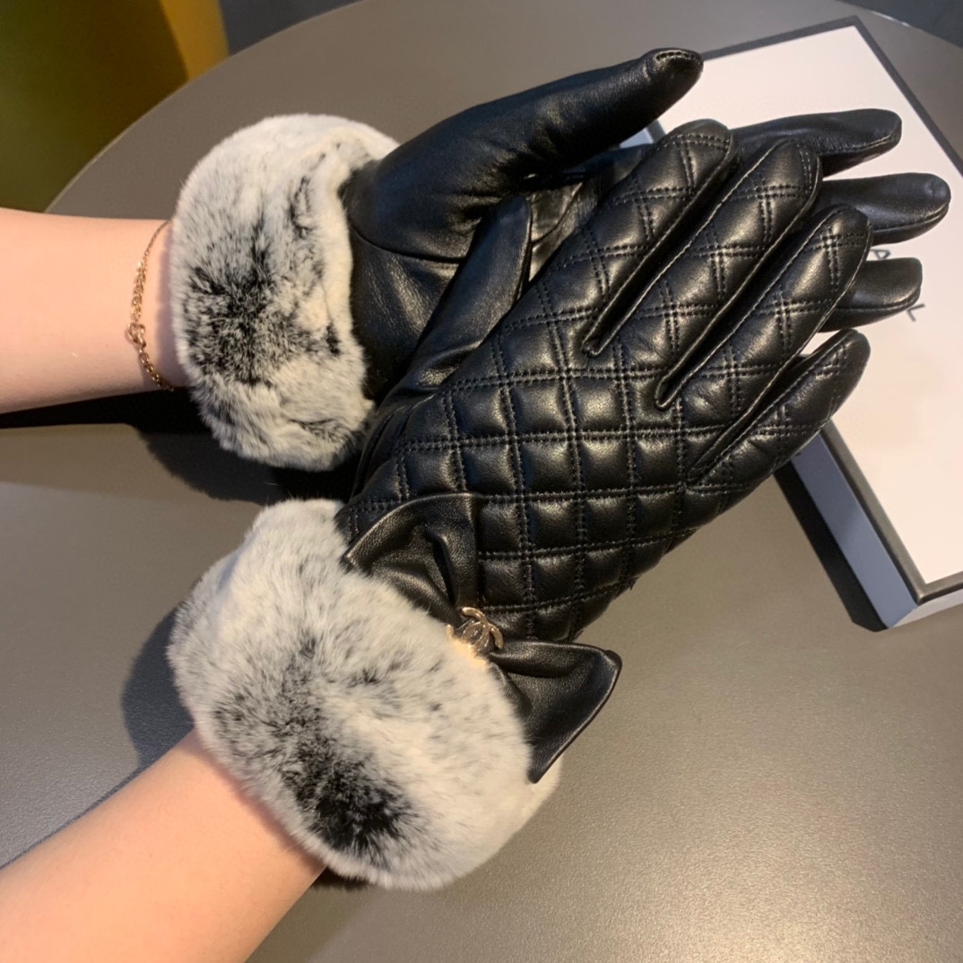 Ch**el Gloves In Black