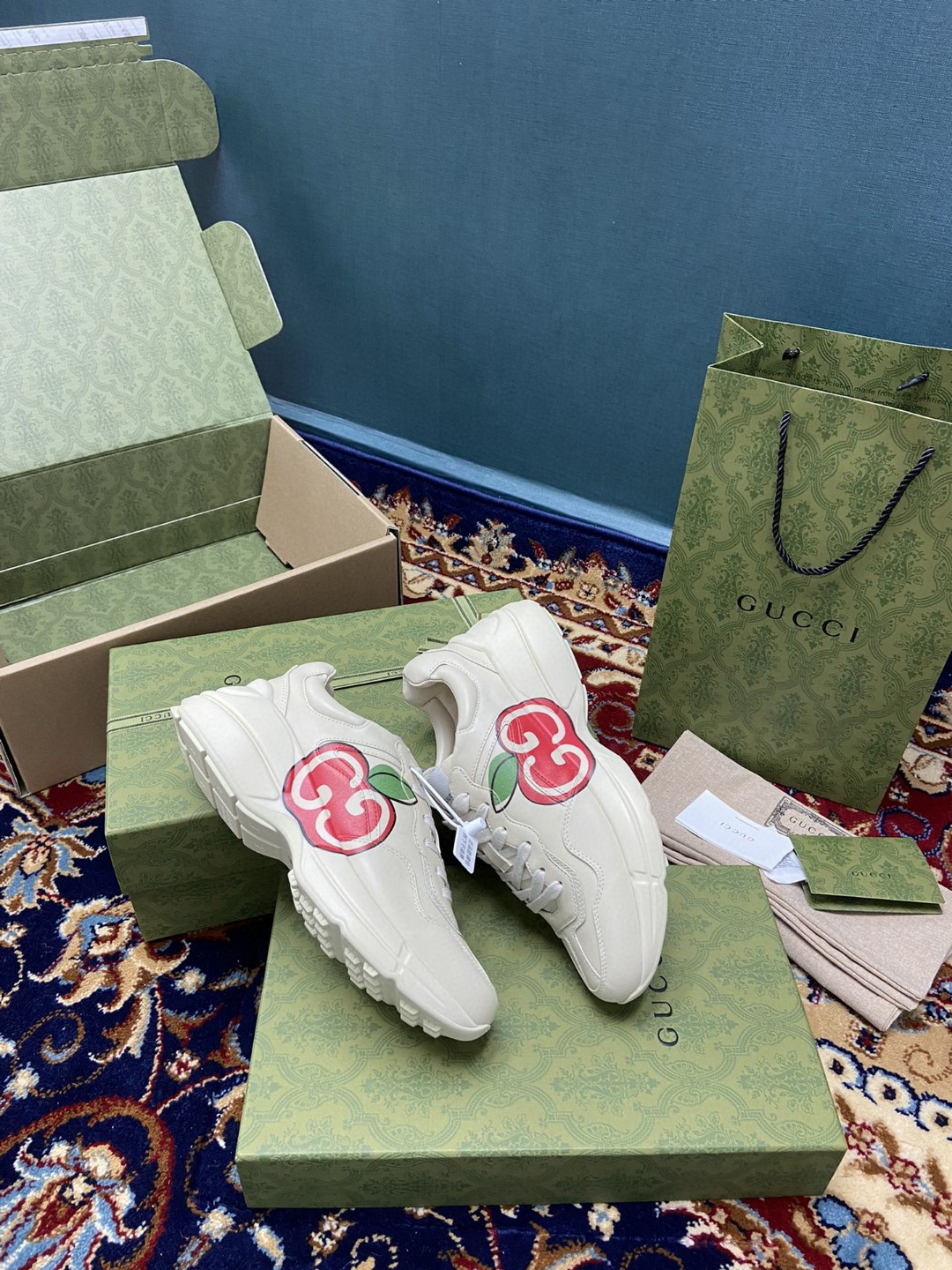Gvc*1 Men’s Rhyton Sneaker With GG Apple White Ivory For Men 609343 DRW00 9522