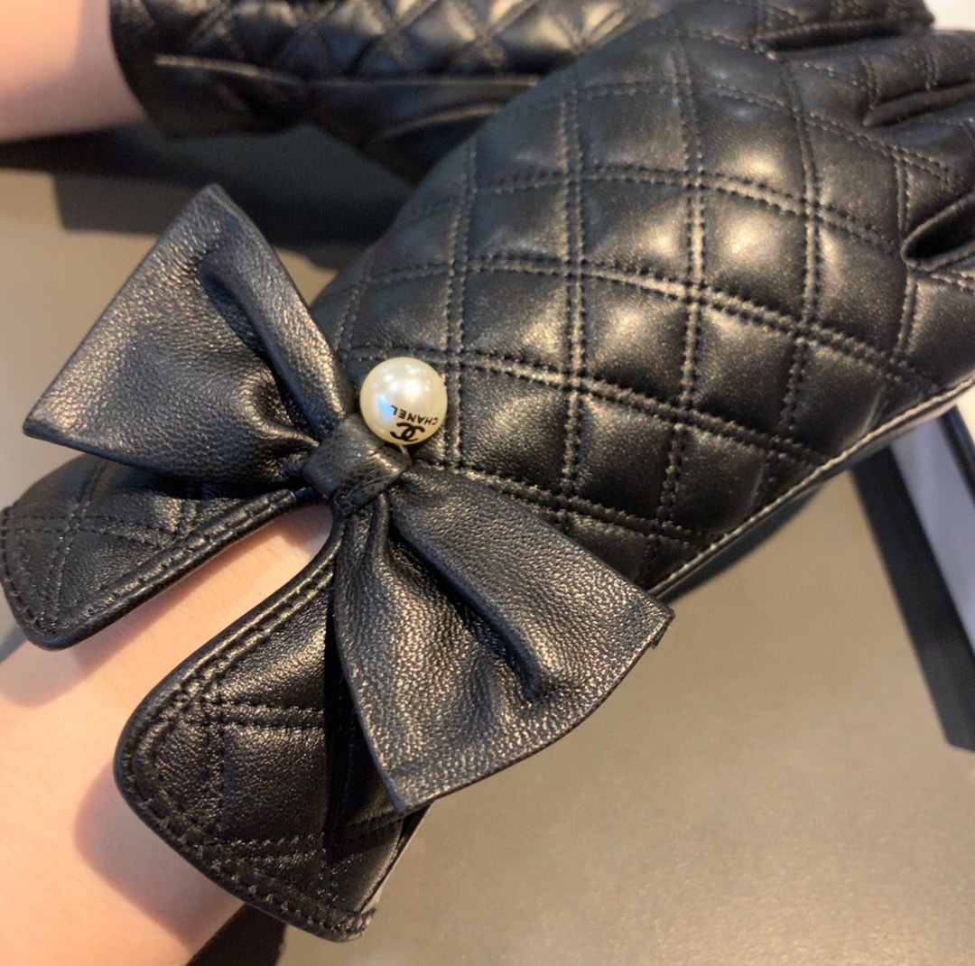 Ch**el Gloves In Black