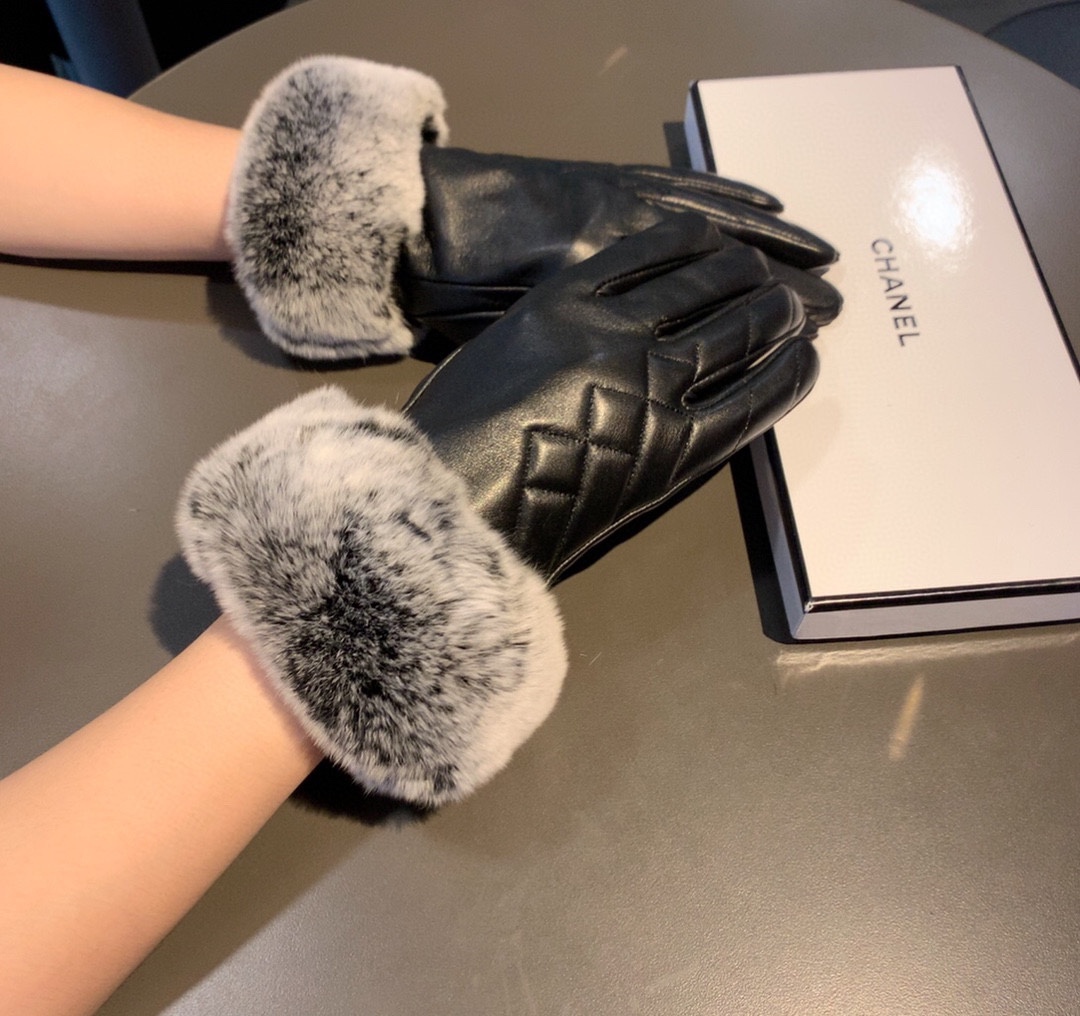 Ch**el Gloves In Black