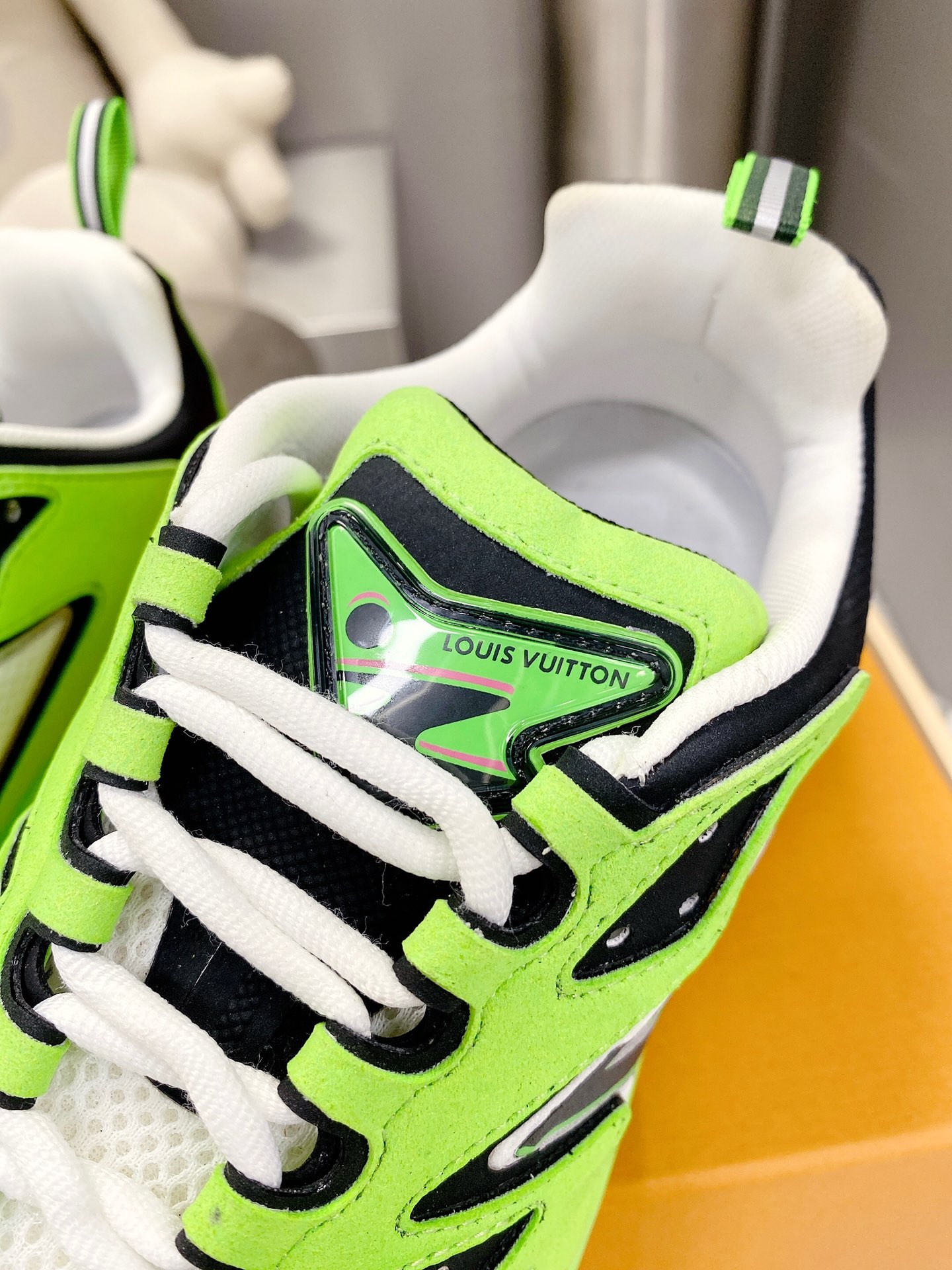 L0vis Vuittion LV Runner Tatic Sneaker Green For Men LV 1A9JER