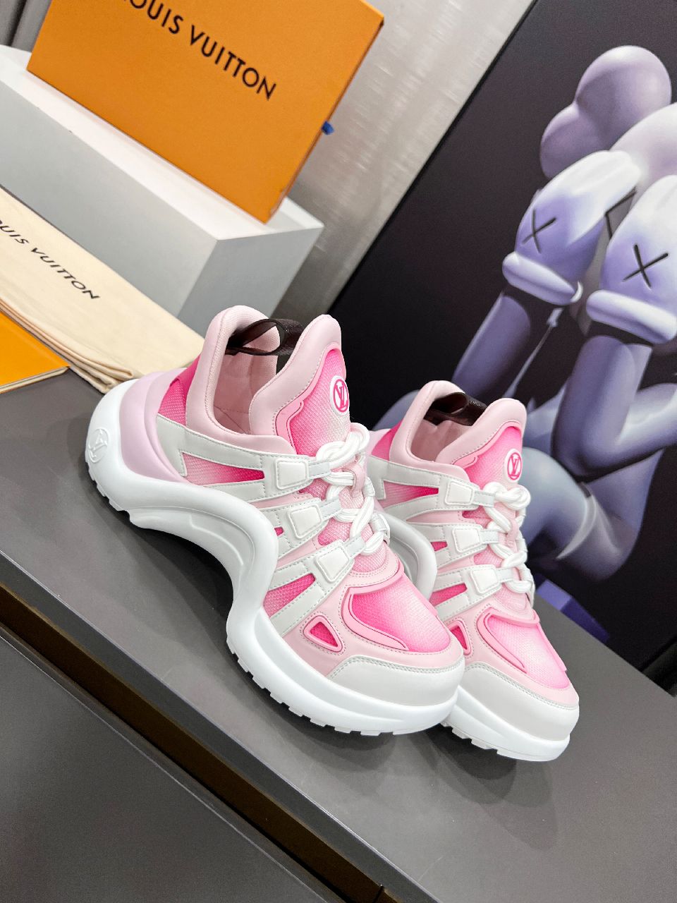 L0vis Vvtt0n Women’s LV Archlight Sneaker Pink For Women LV 1A9RUV