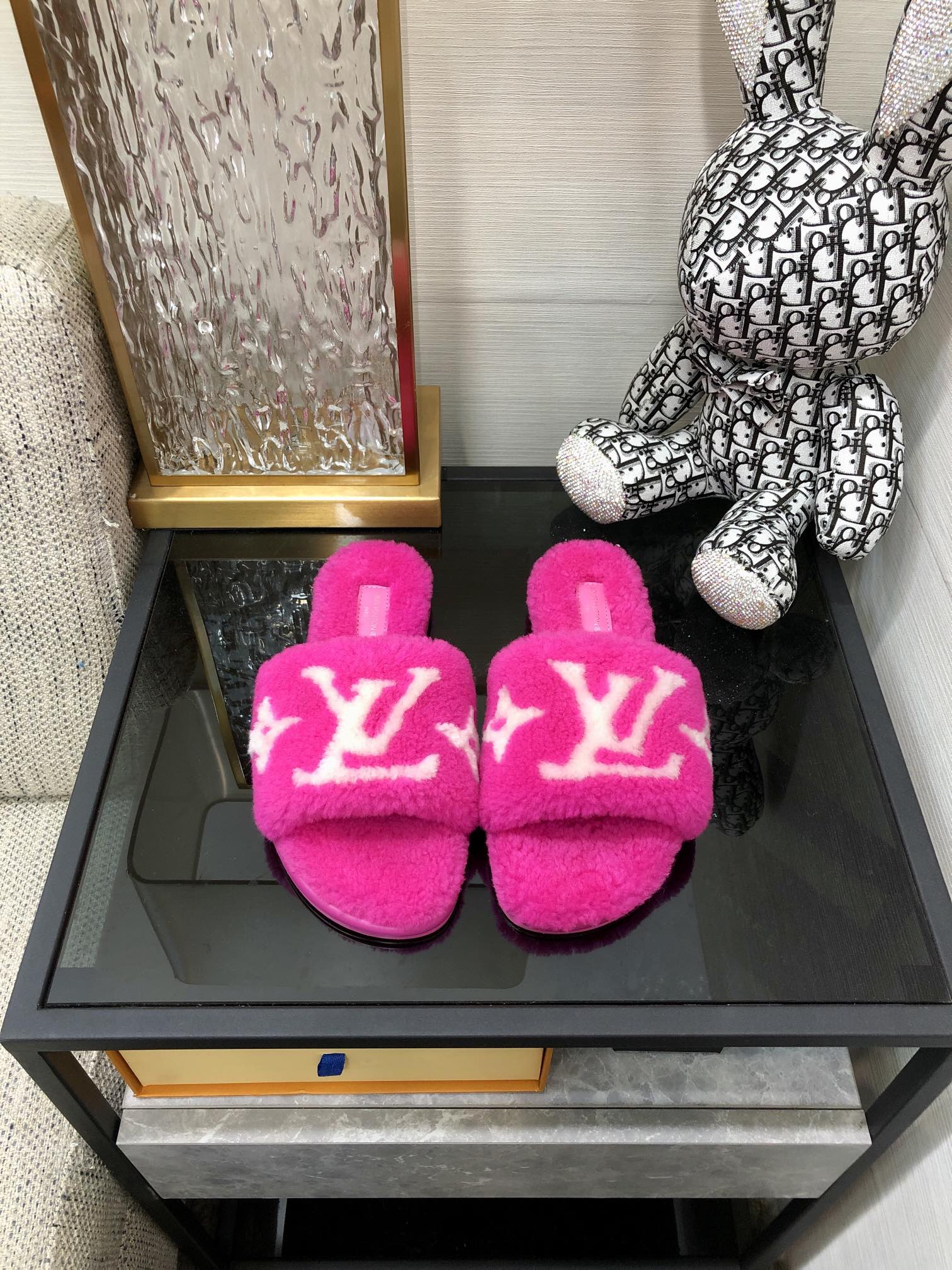 L0vis Vvtt0n Women’s Magnetic Flat Mule Pink For Women LV