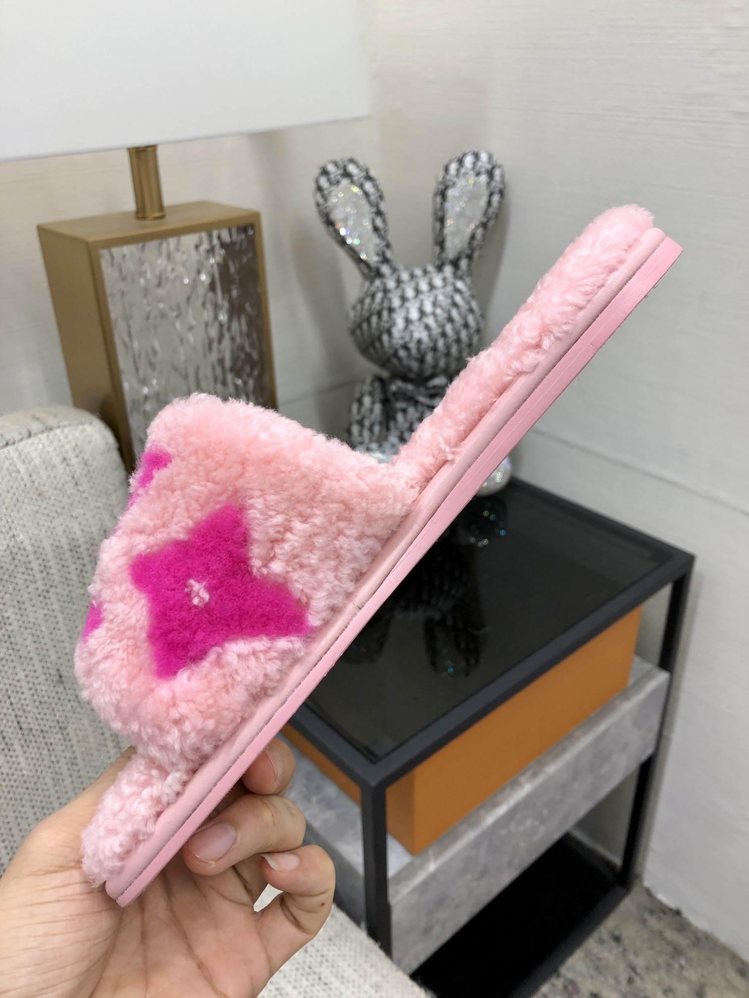 L0vis Vvtt0n Women’s Magnetic Flat Mule Pink For Women LV