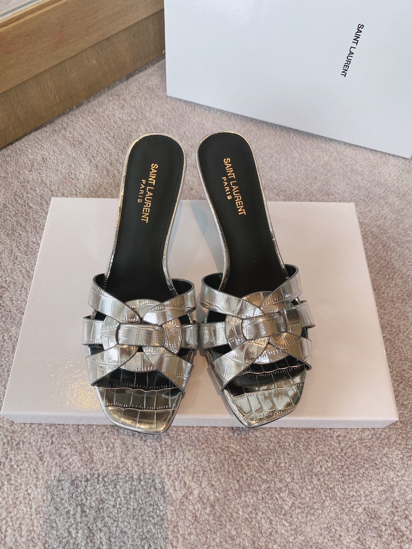Sa1nt Lau*nt Women’s Tribute Heeled Mules Sliver For Women Y51