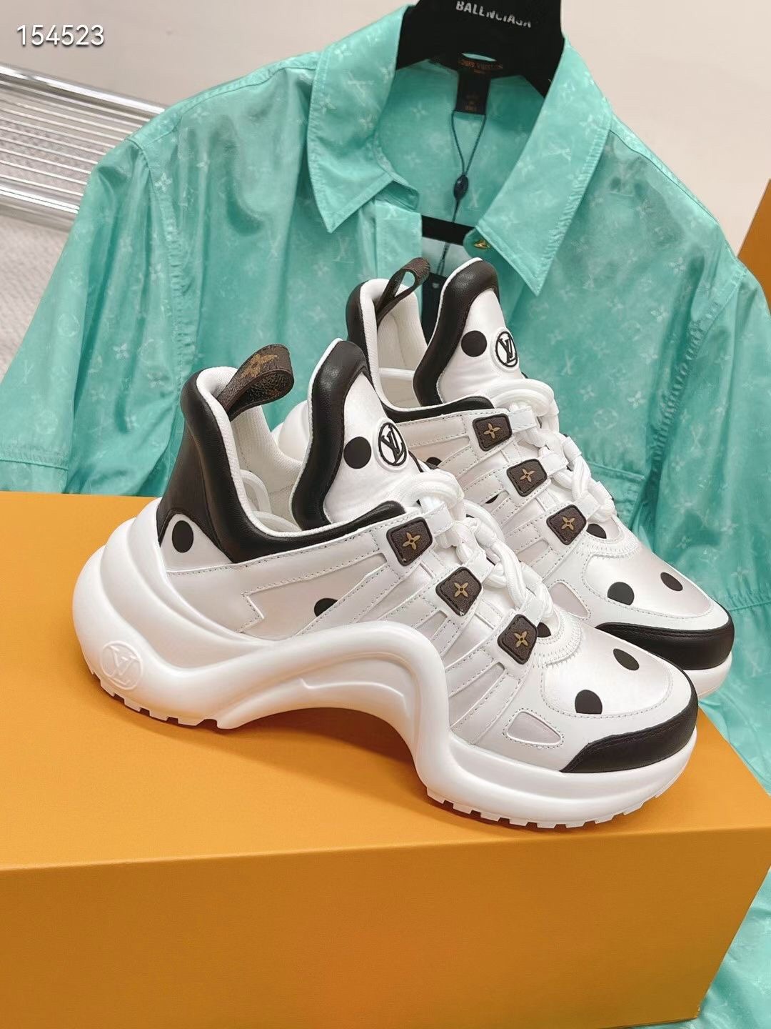 L0vis Vvtt0n Women’s LV Archlight Sneaker White For Women LV 1AA0ON