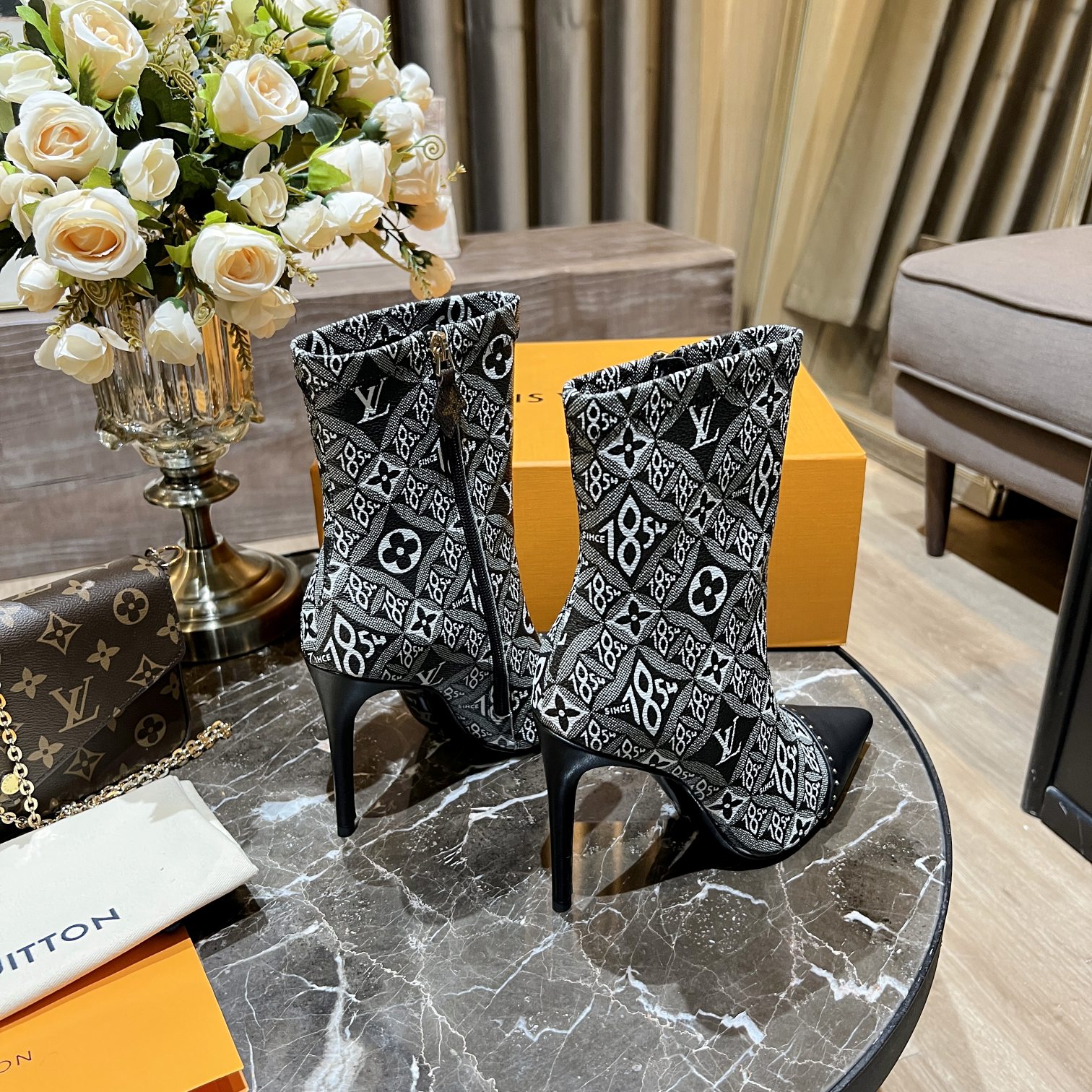L0vis Vvtt0n Women’s Cherie Ankle Boots White Women LV