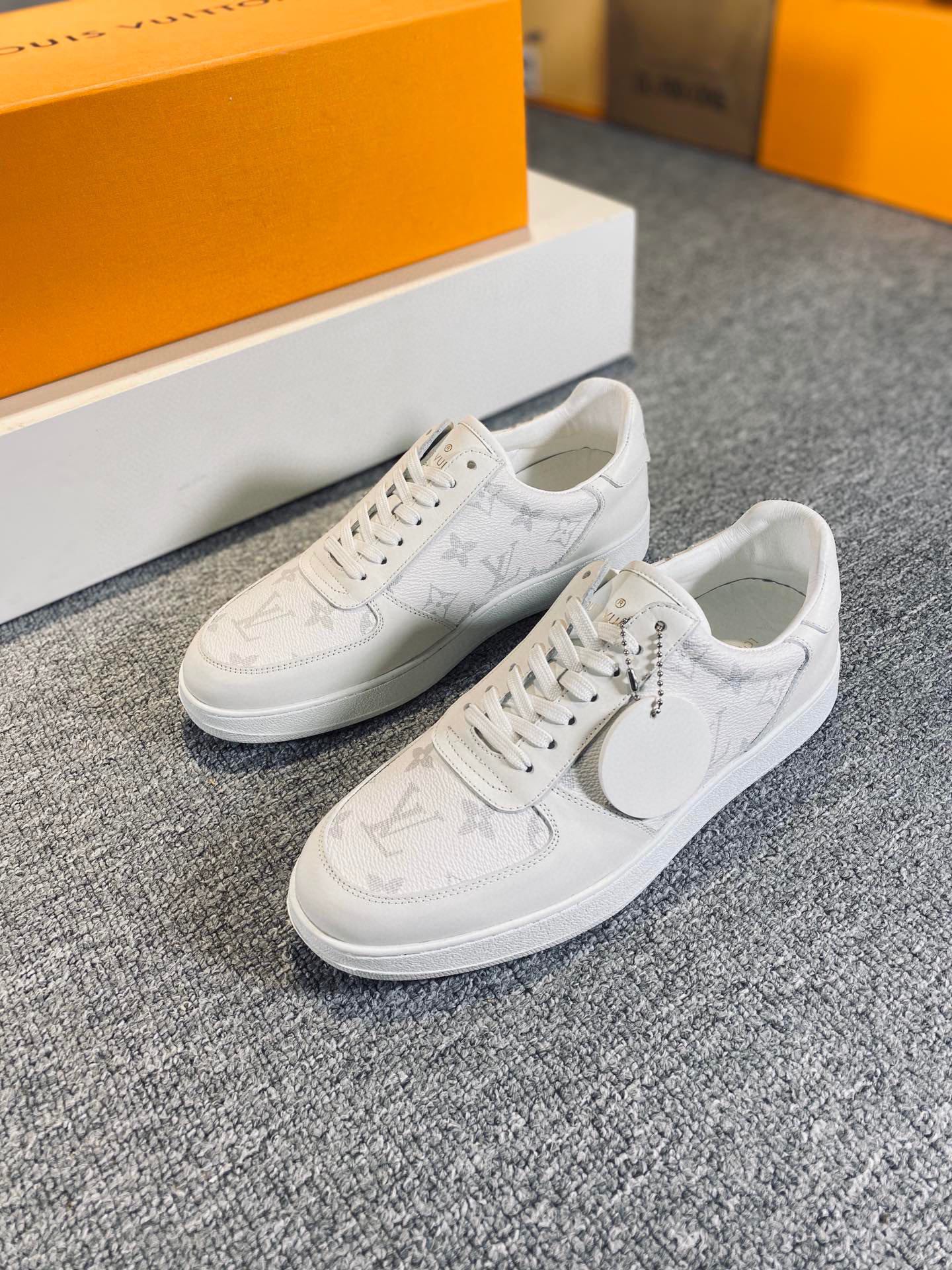 L0vis Vvtt0n Rivoli Sneaker White For Men LV