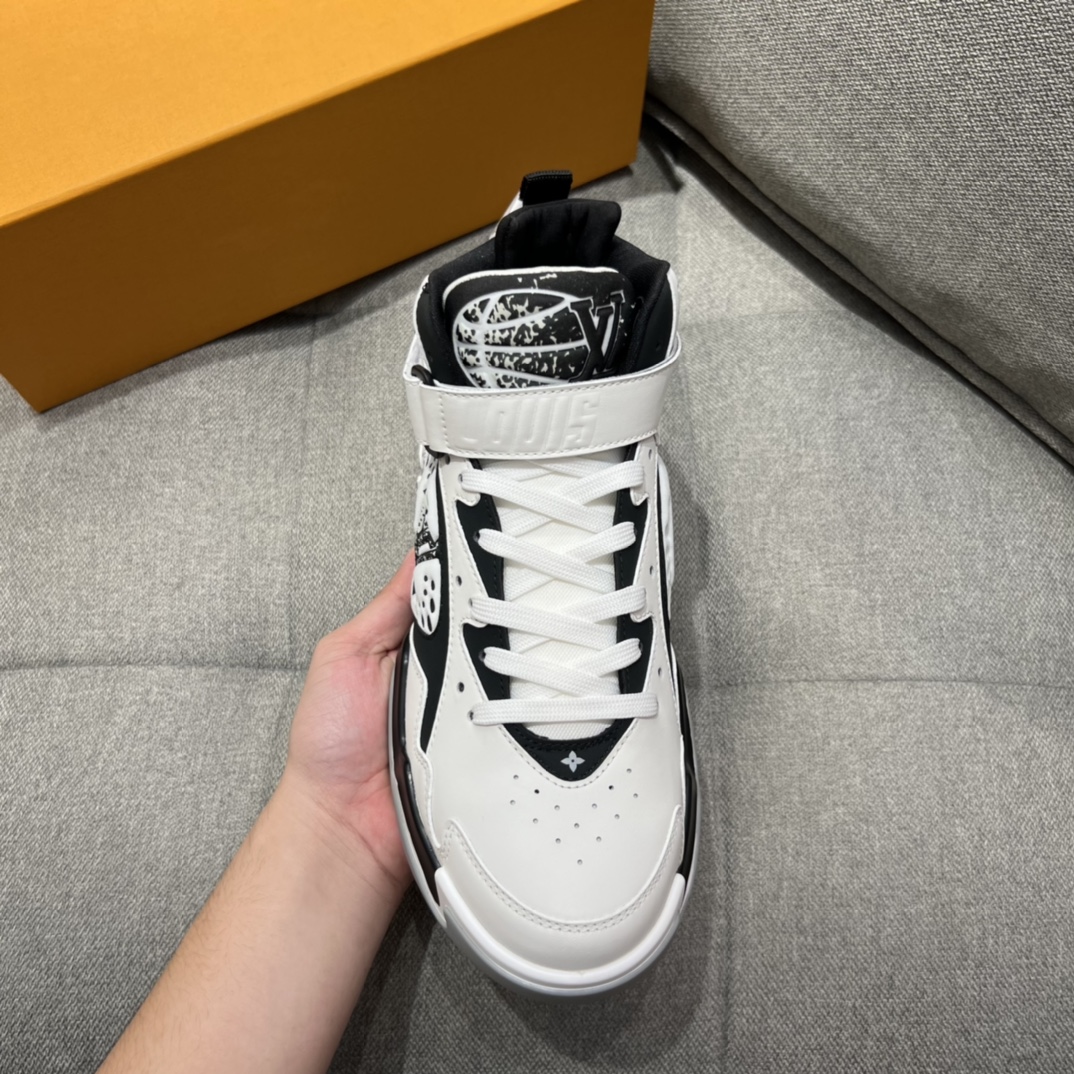 L0vis Vvtt0n LV Trainer 2 Sneaker White For Men LV 1AAH95
