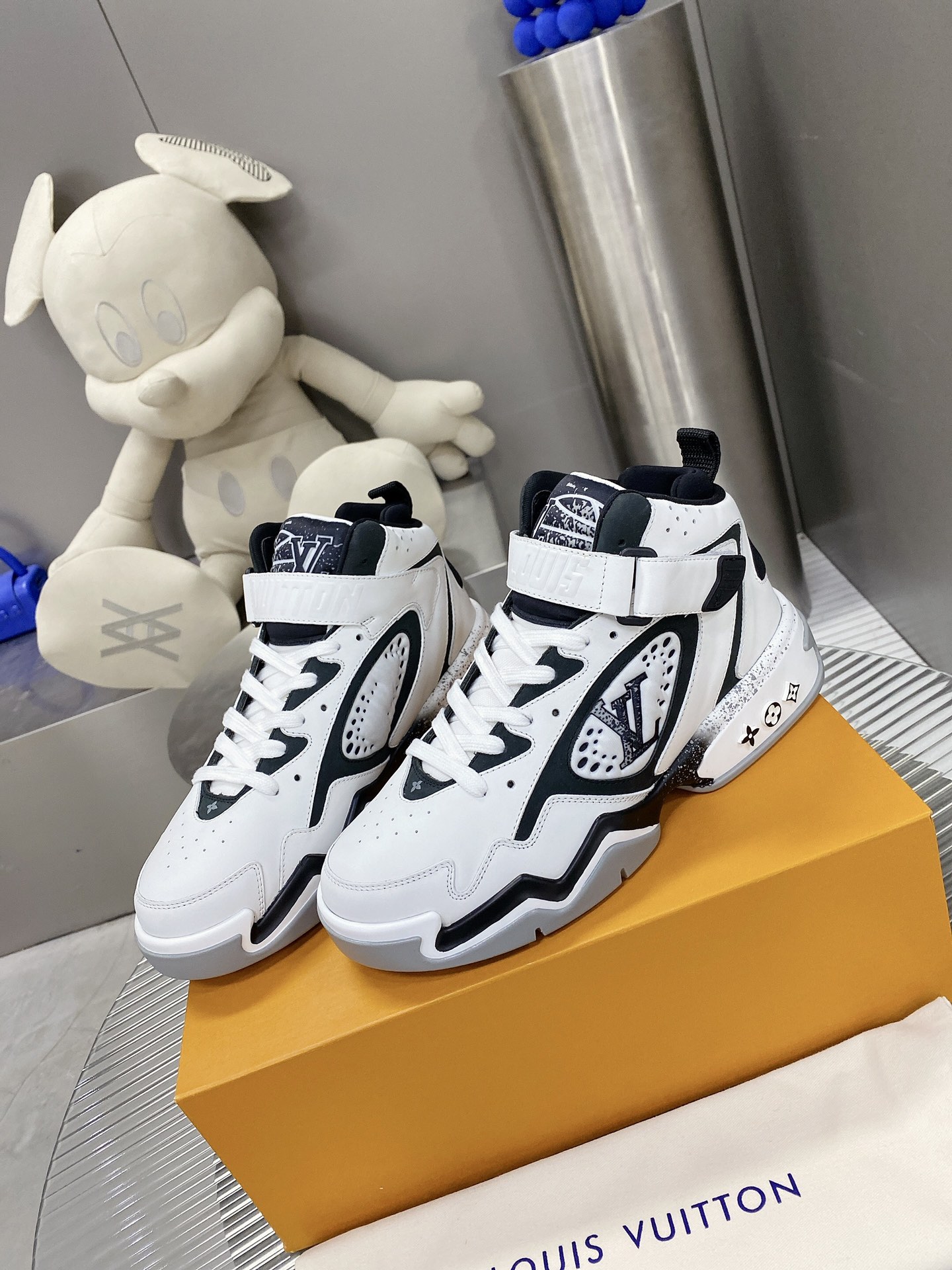 L0vis Vvtt0n Women’s Sneaker LV Trainer 2 White For Women LV