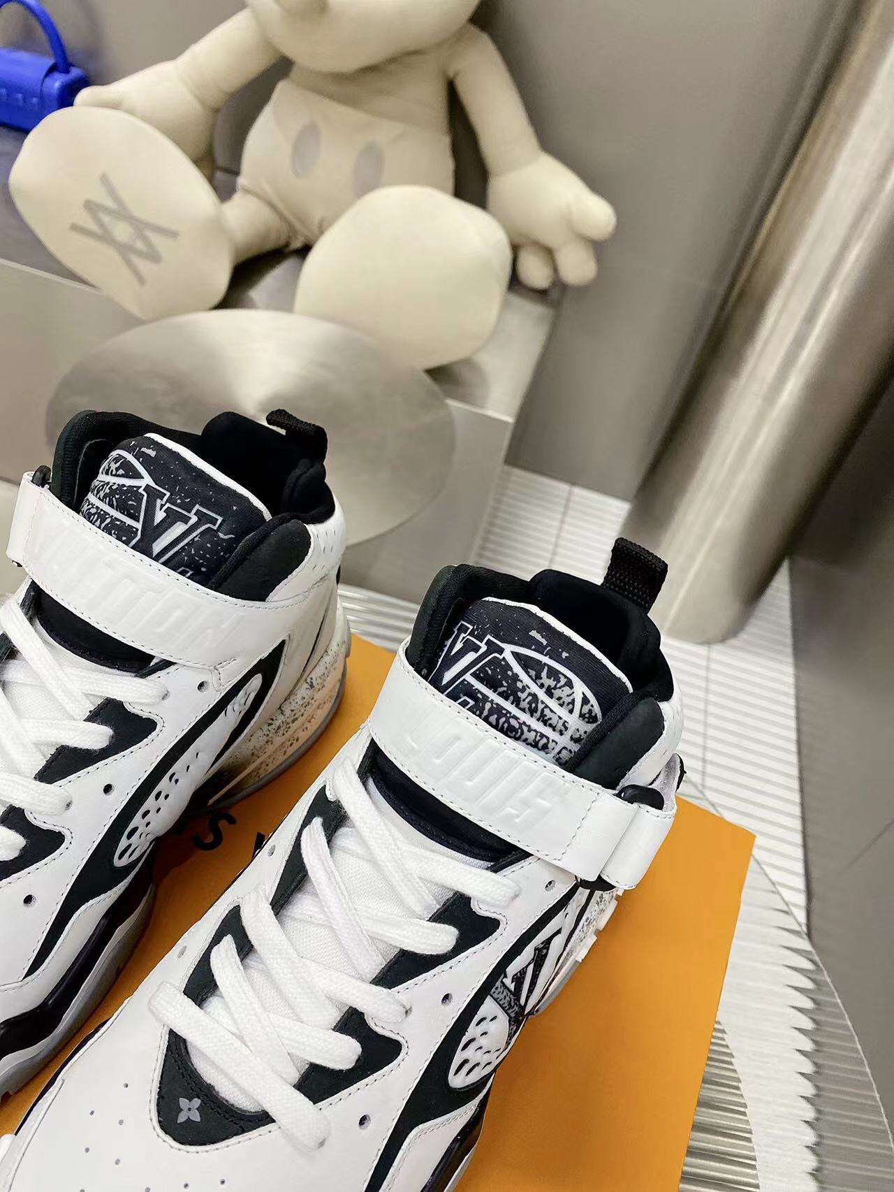 L0vis Vvtt0n Women’s Sneaker LV Trainer 2 White For Women LV