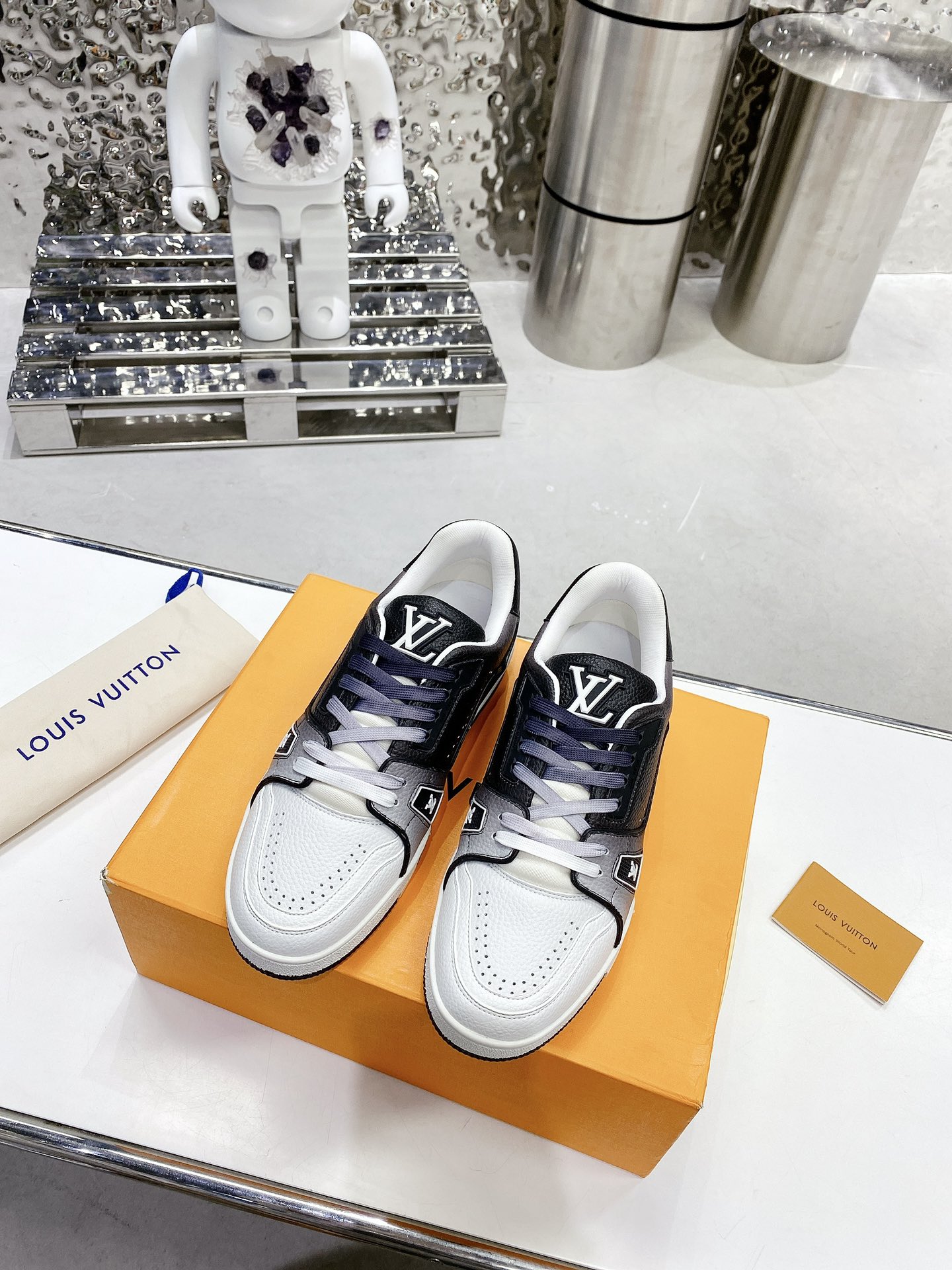 L0vis Vvtt0n Women’s LV Trainers Black For Women LV