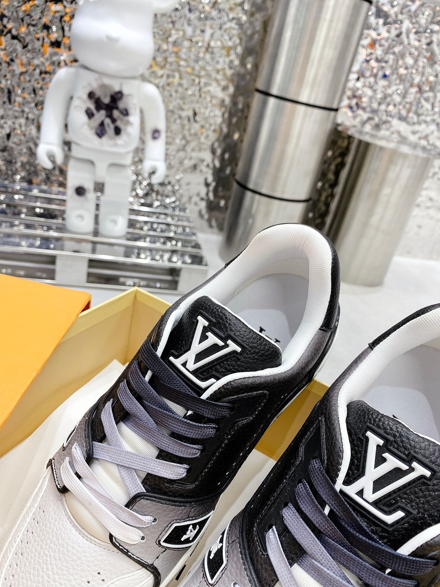 L0vis Vvtt0n Women’s LV Trainers Black For Women LV