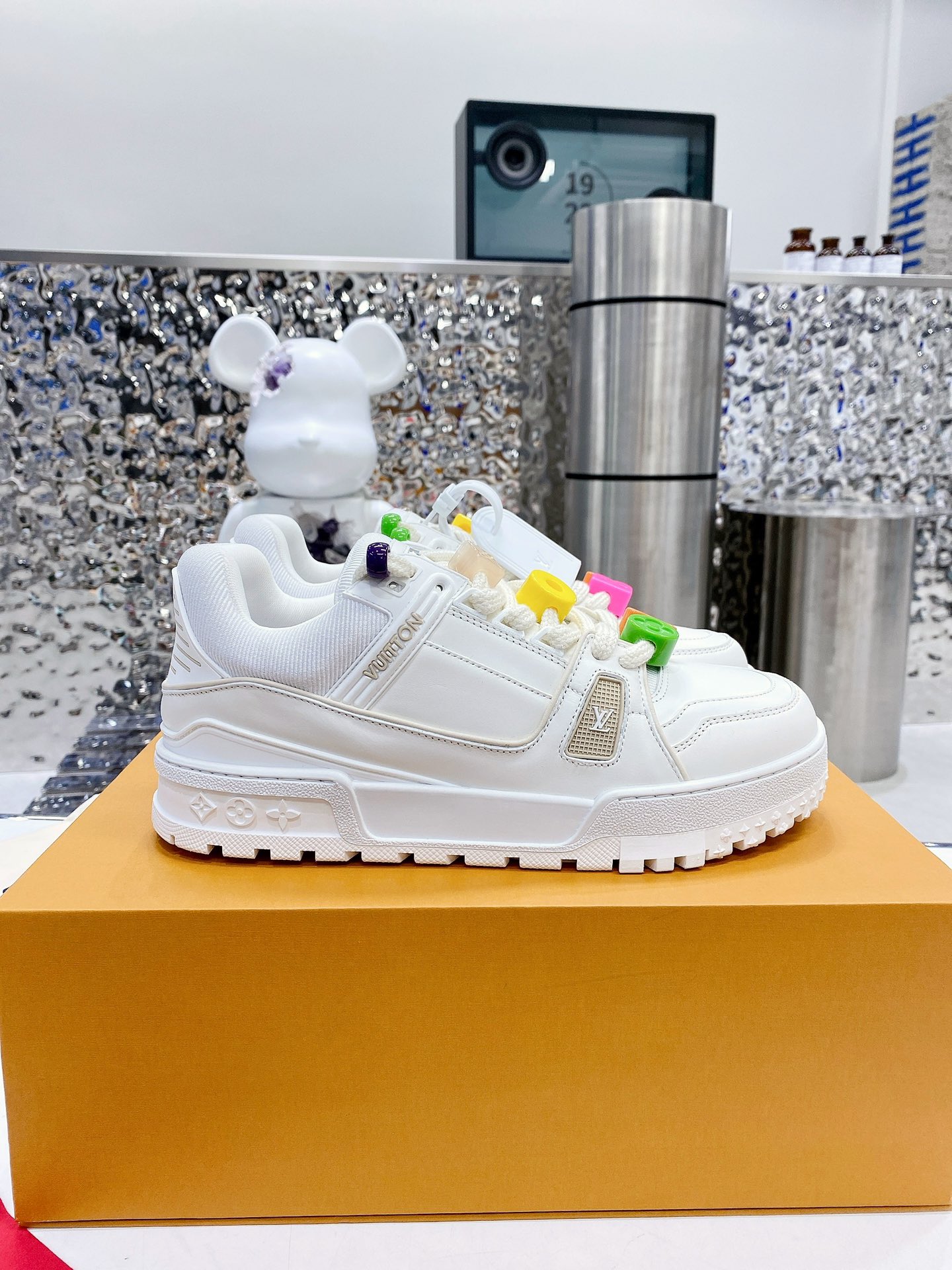 L0vis Vvtt0n LV Trainer Sneaker White For Men LV