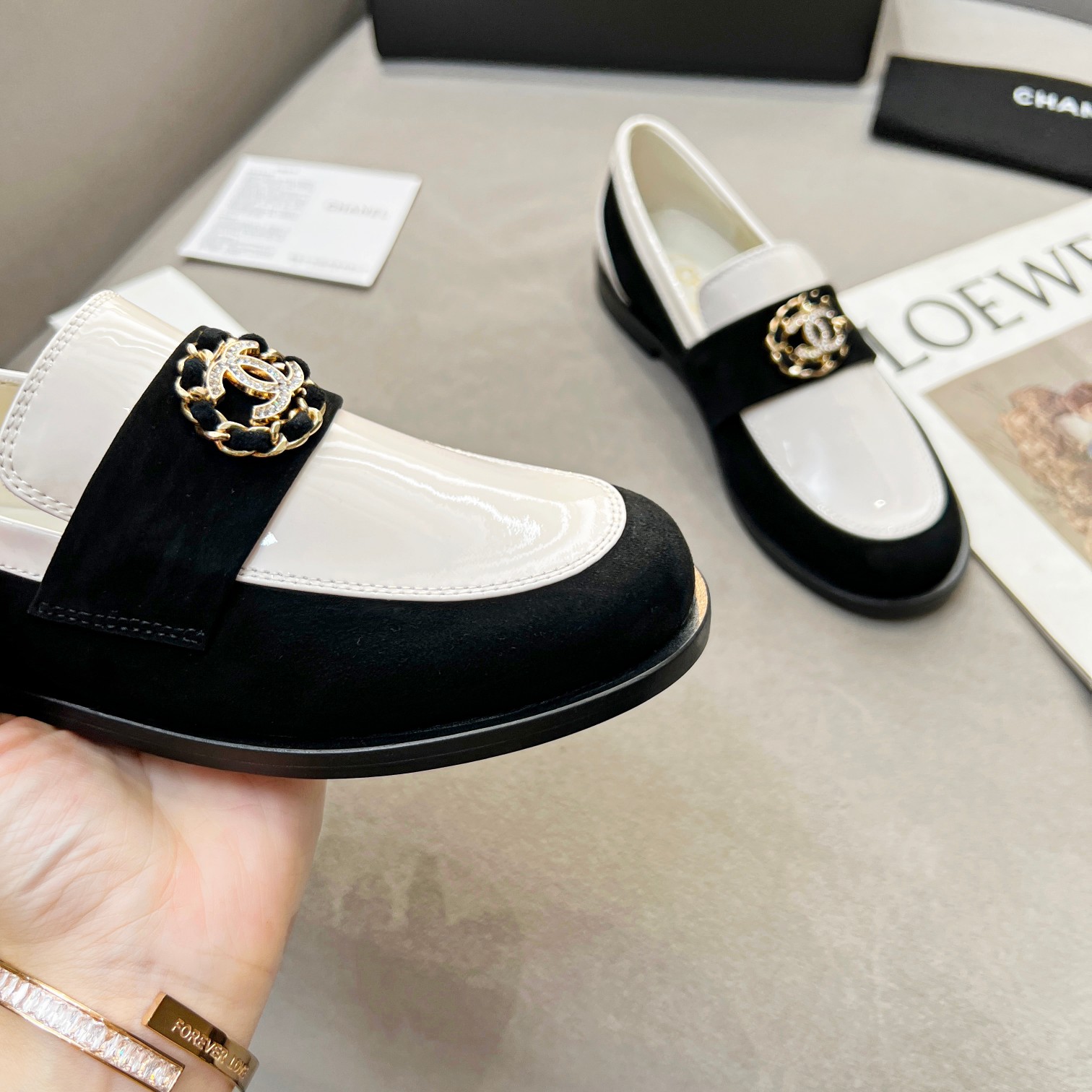 Ch**el Women’s Loafers White And Black For Women G39606 Y56272 K5106