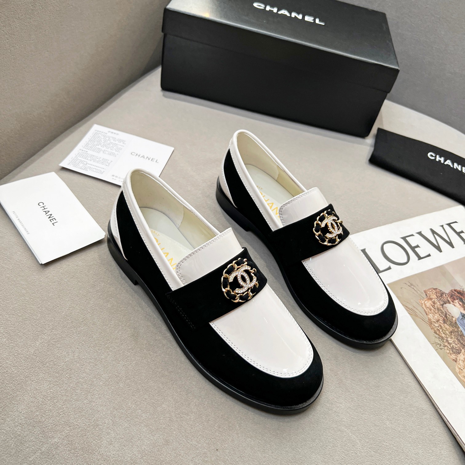 Ch**el Women’s Loafers White And Black For Women G39606 Y56272 K5106