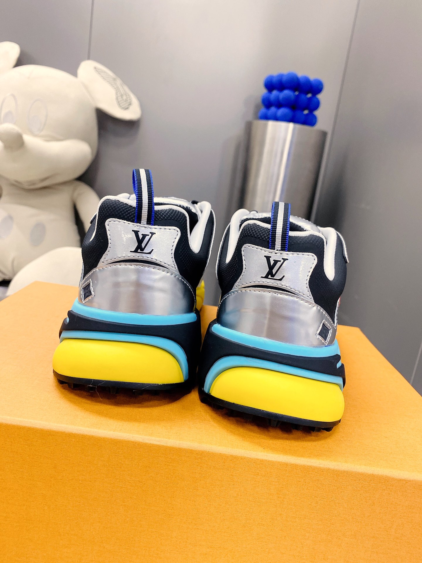 L0vis Vuittion LV Runner Tatic Sneaker Yellow And White For Men LV