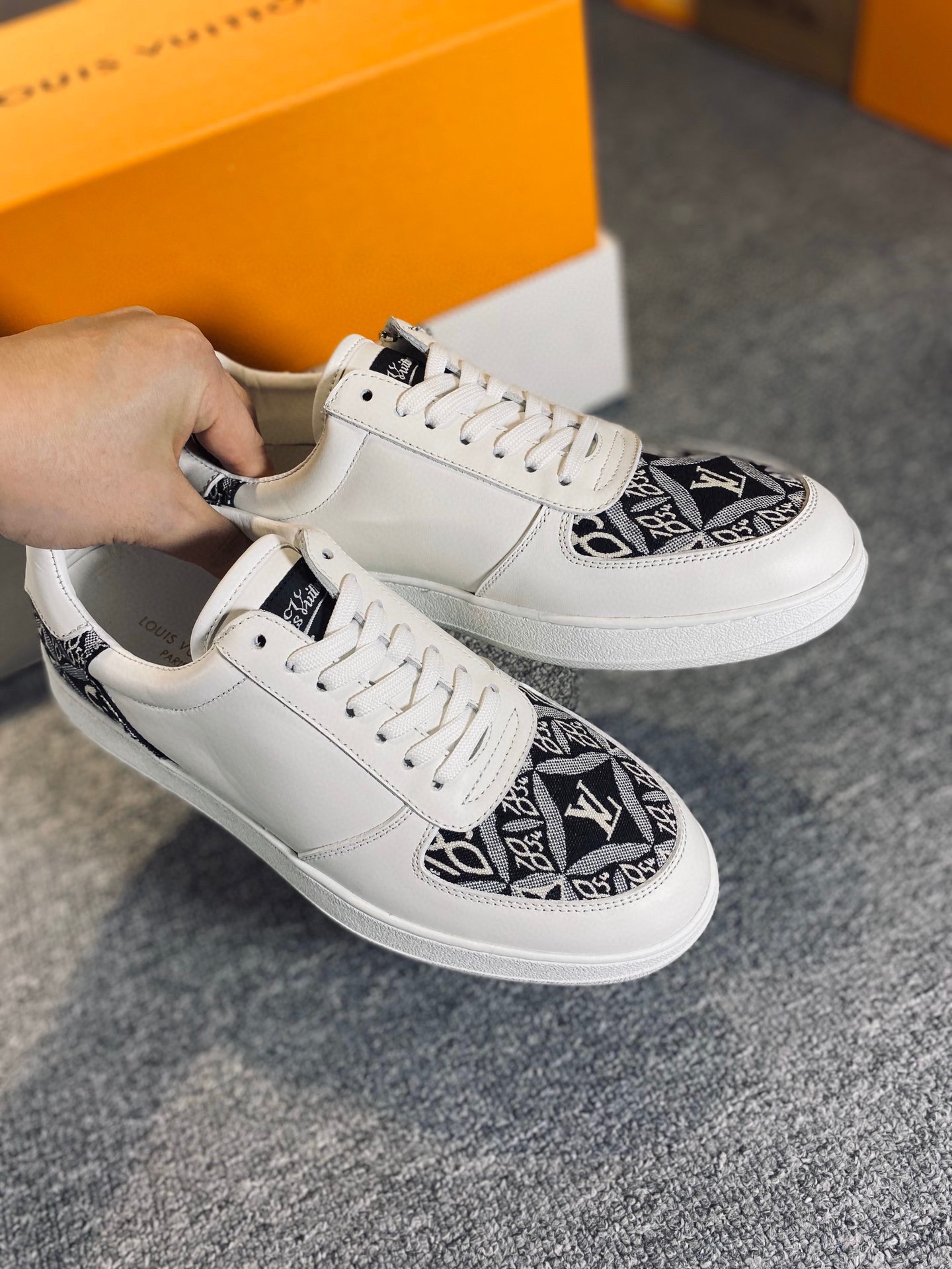 L0vis Vvtt0n Rivoli Sneaker Gray And White For Men LV
