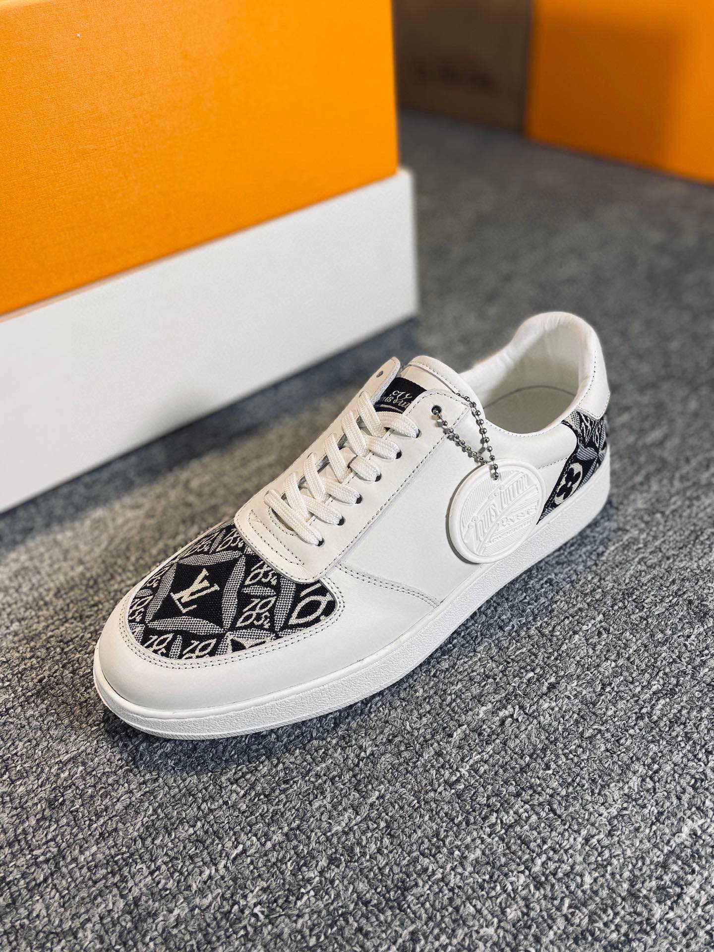 L0vis Vvtt0n Rivoli Sneaker Gray And White For Men LV
