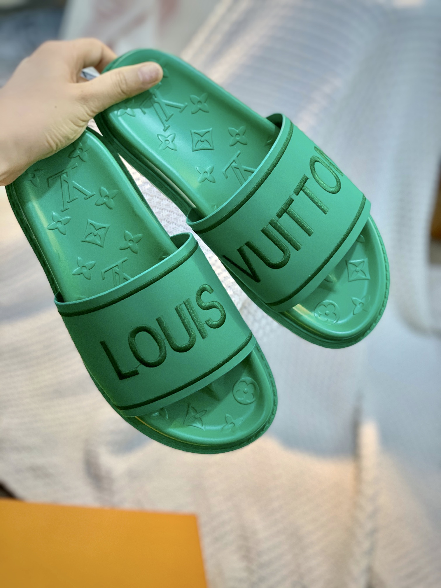 L0vis Vvtt0n Women’s Pool Pillow Flat Comfort Mule Green For Women LV