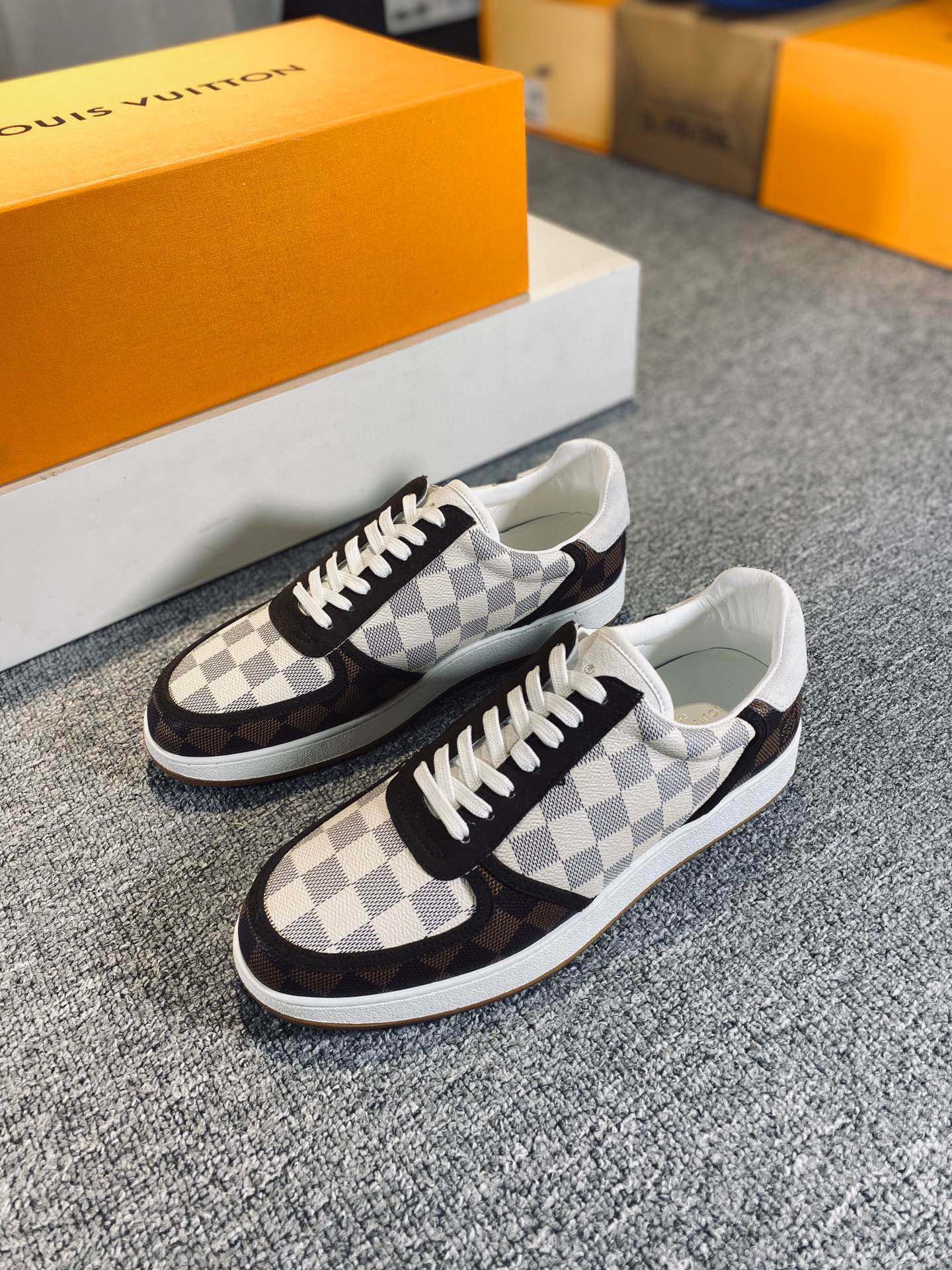 L0vis Vvtt0n Rivoli Sneaker Gray And Brown For Men LV